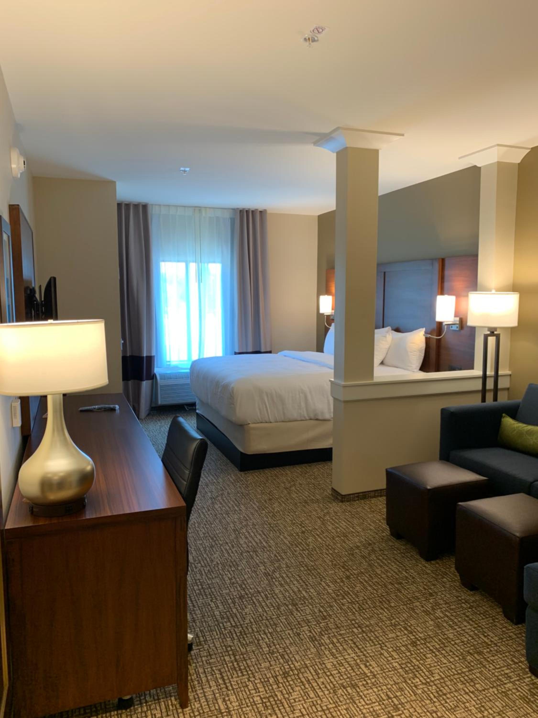 King Suite with Sofa Bed - Non Smoking - Photo 6