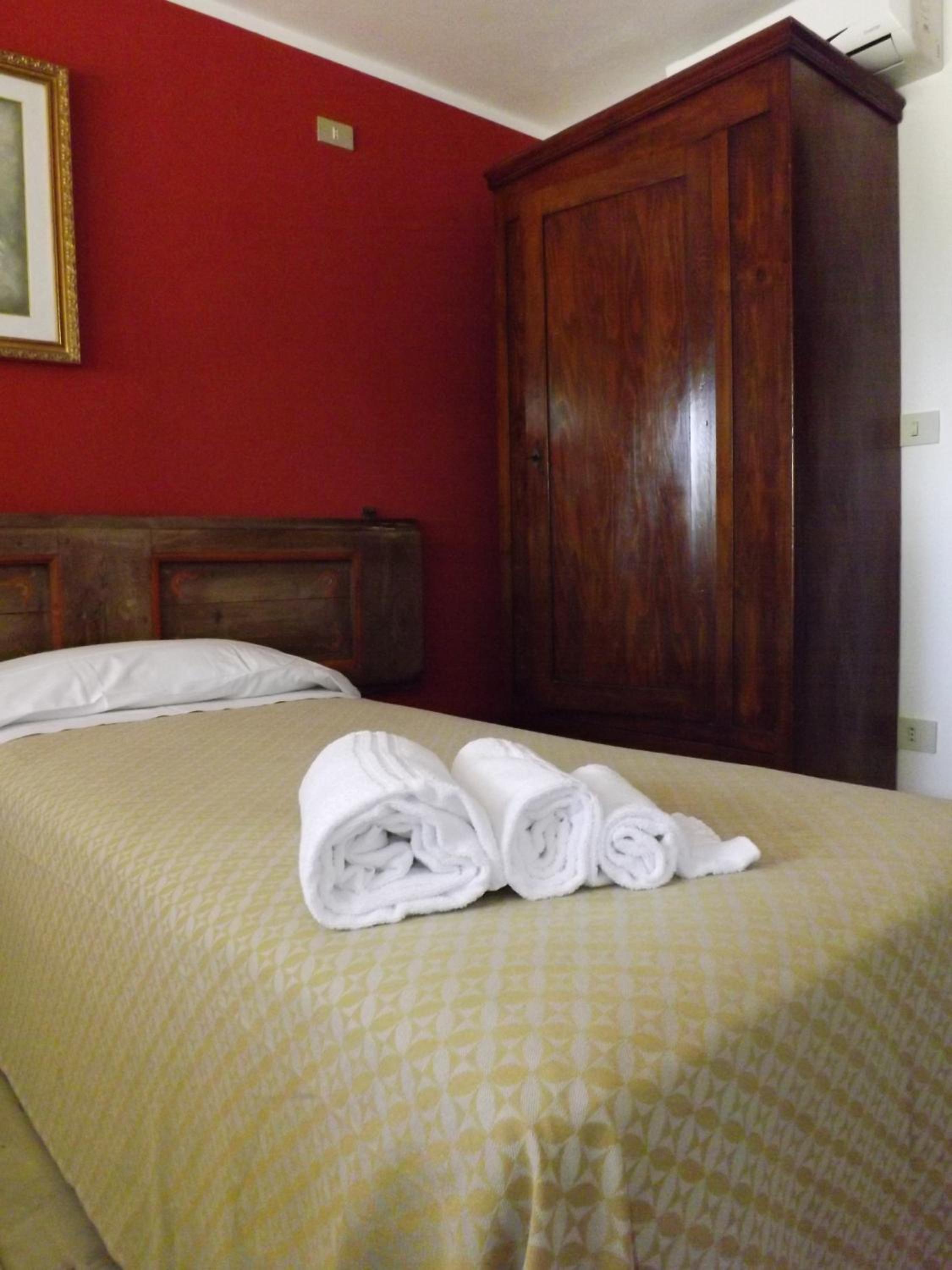 Single Room with Private Bathroom photo 2