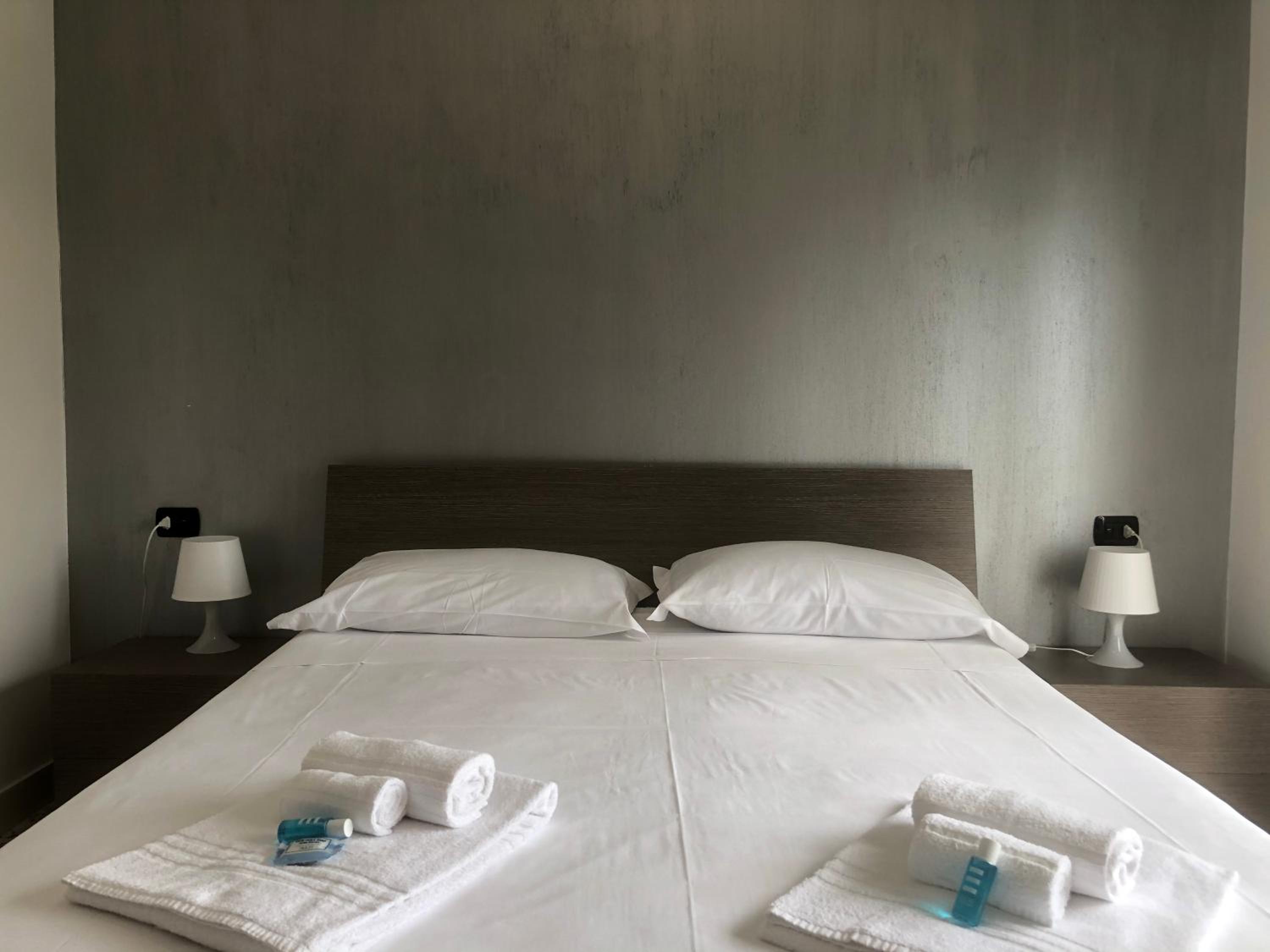 Double or Twin Room with Private External Bathroom photo 3