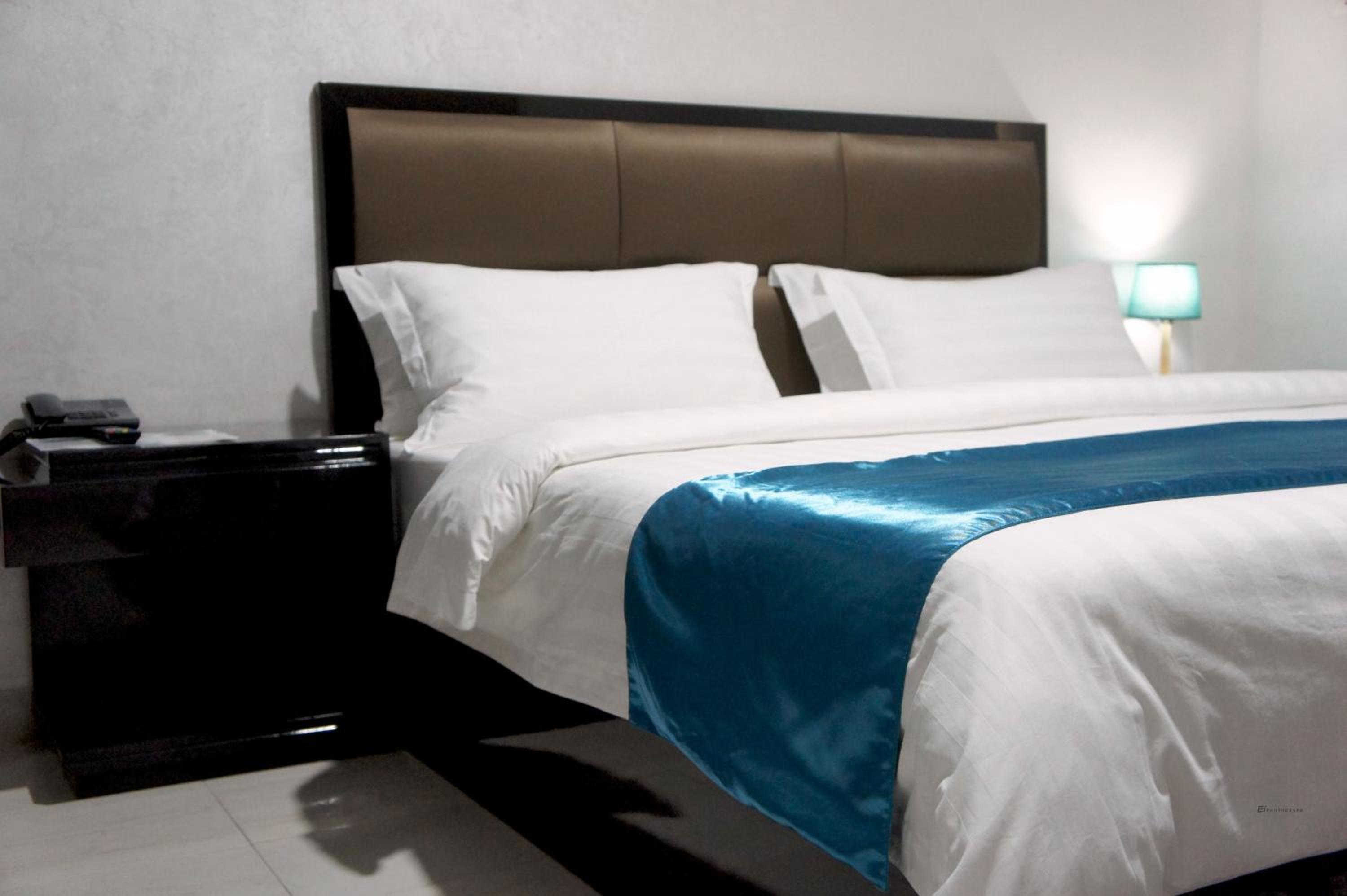 Bed & Sleeping Area