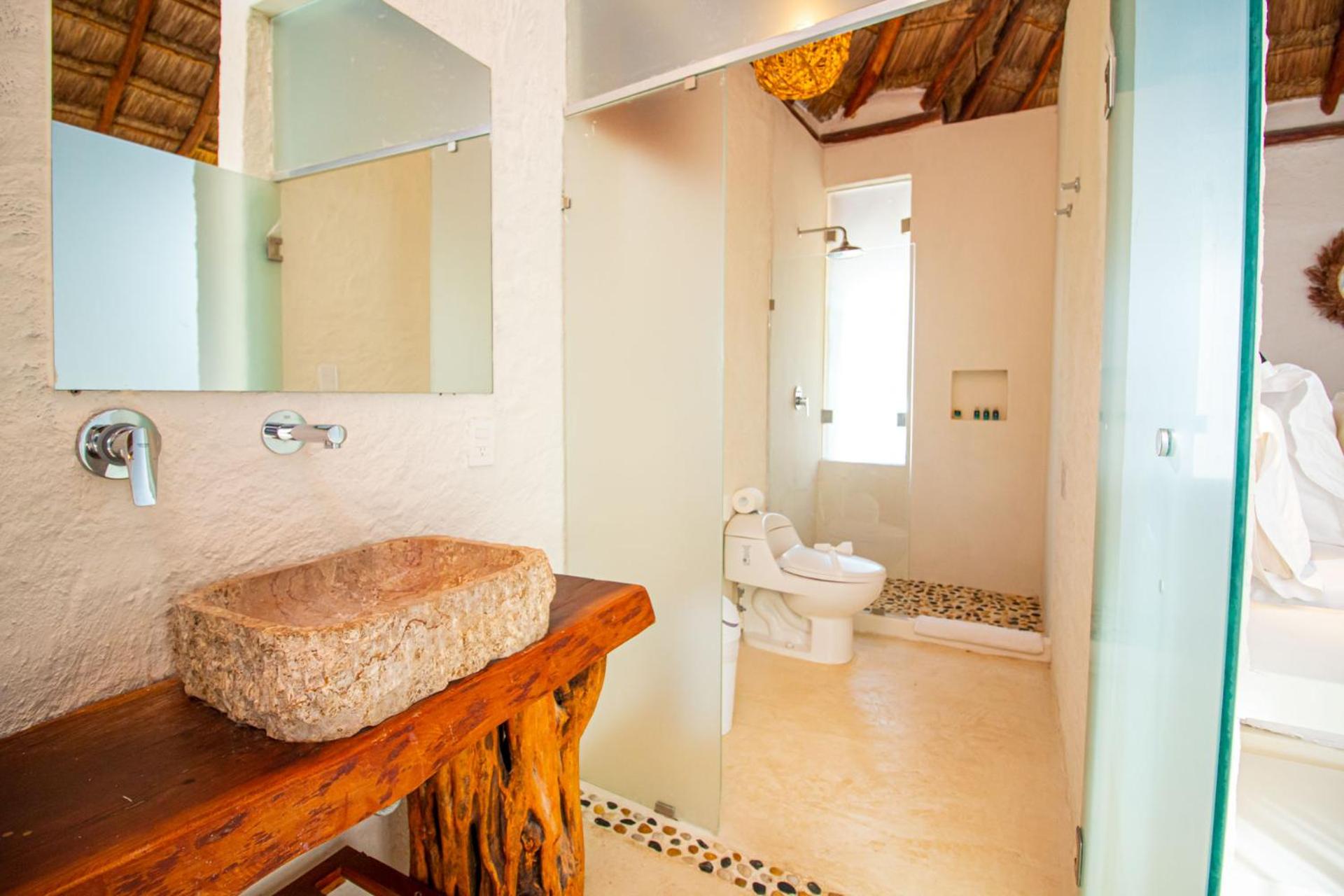 Bathtub Suite photo 3
