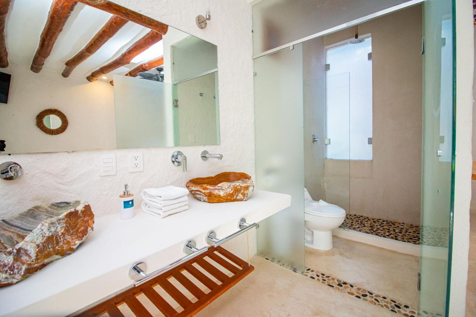 Bathtub Suite photo 2