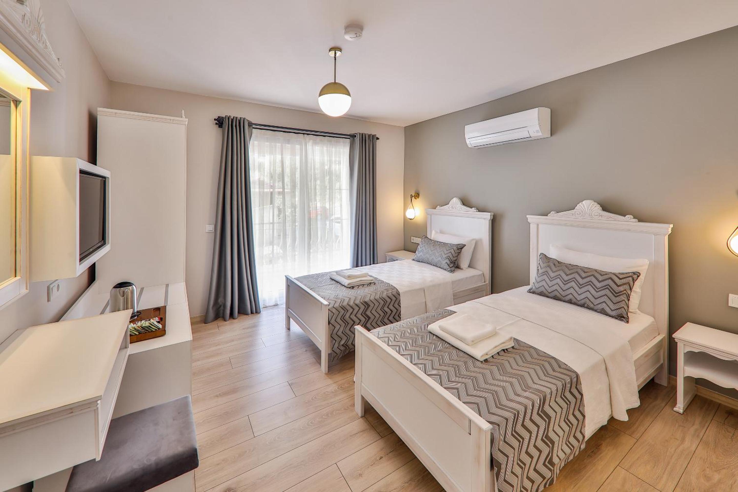 Twin Room with Mountain View - Photo 1