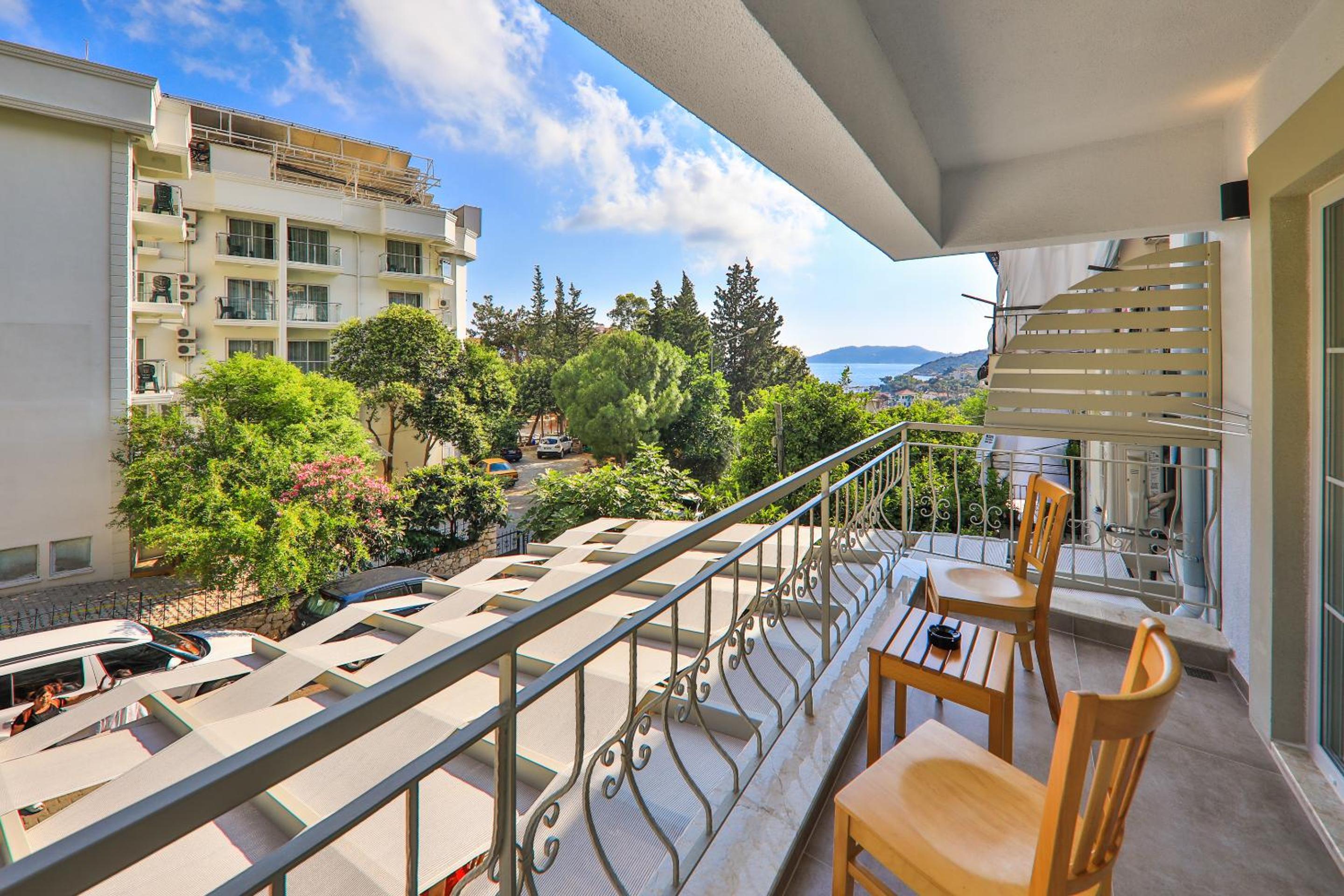 Double Room with Balcony and Sea View - Photo 7