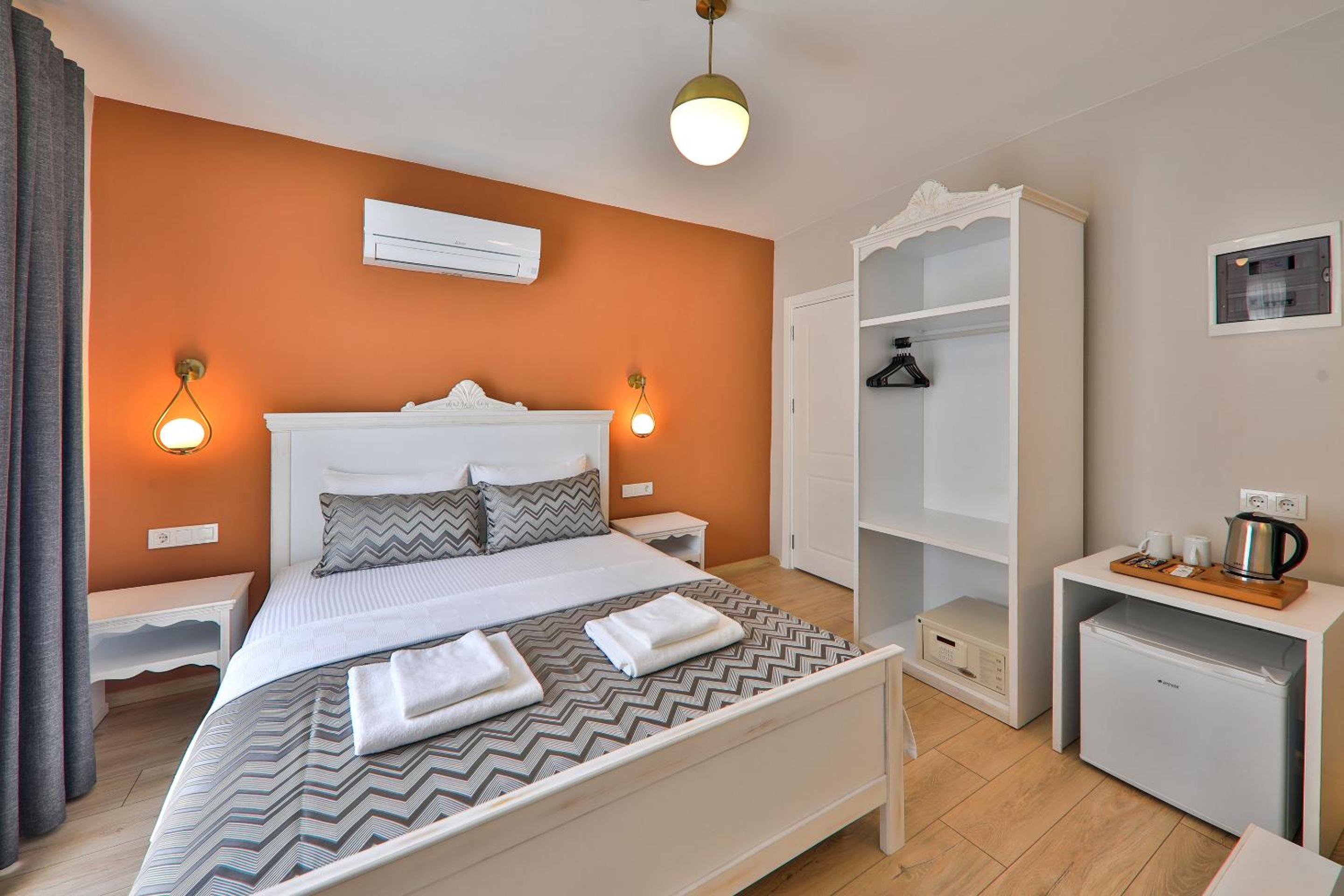 Double Room with Balcony and Sea View - Photo 6