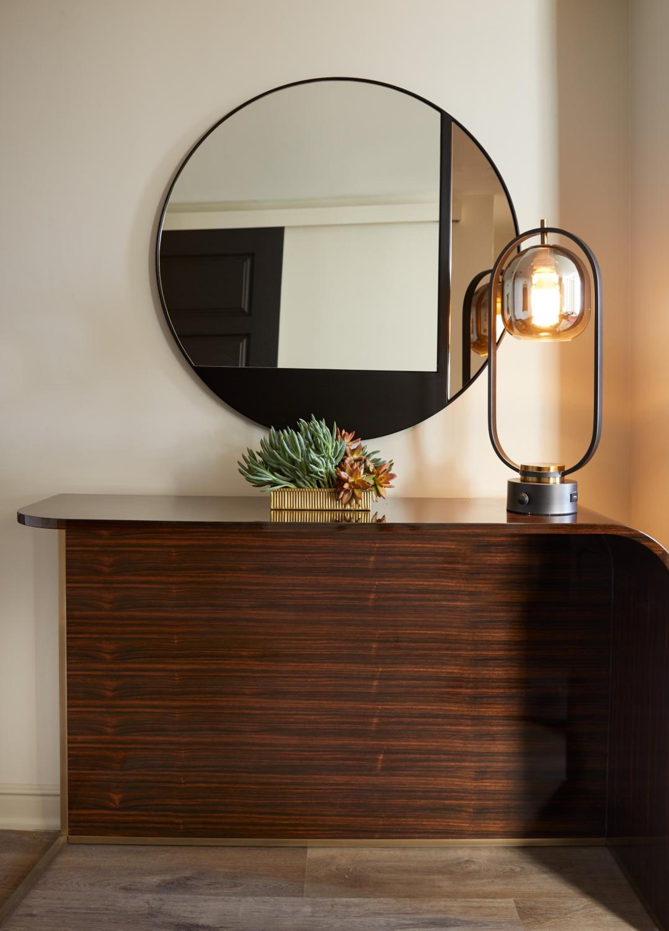 Executive Suite - Photo 2