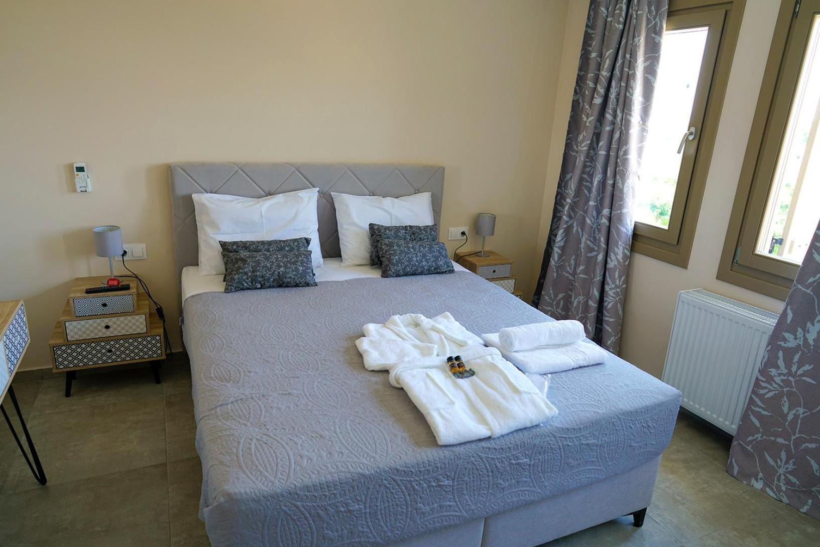 Three-Bedroom House - Photo 2