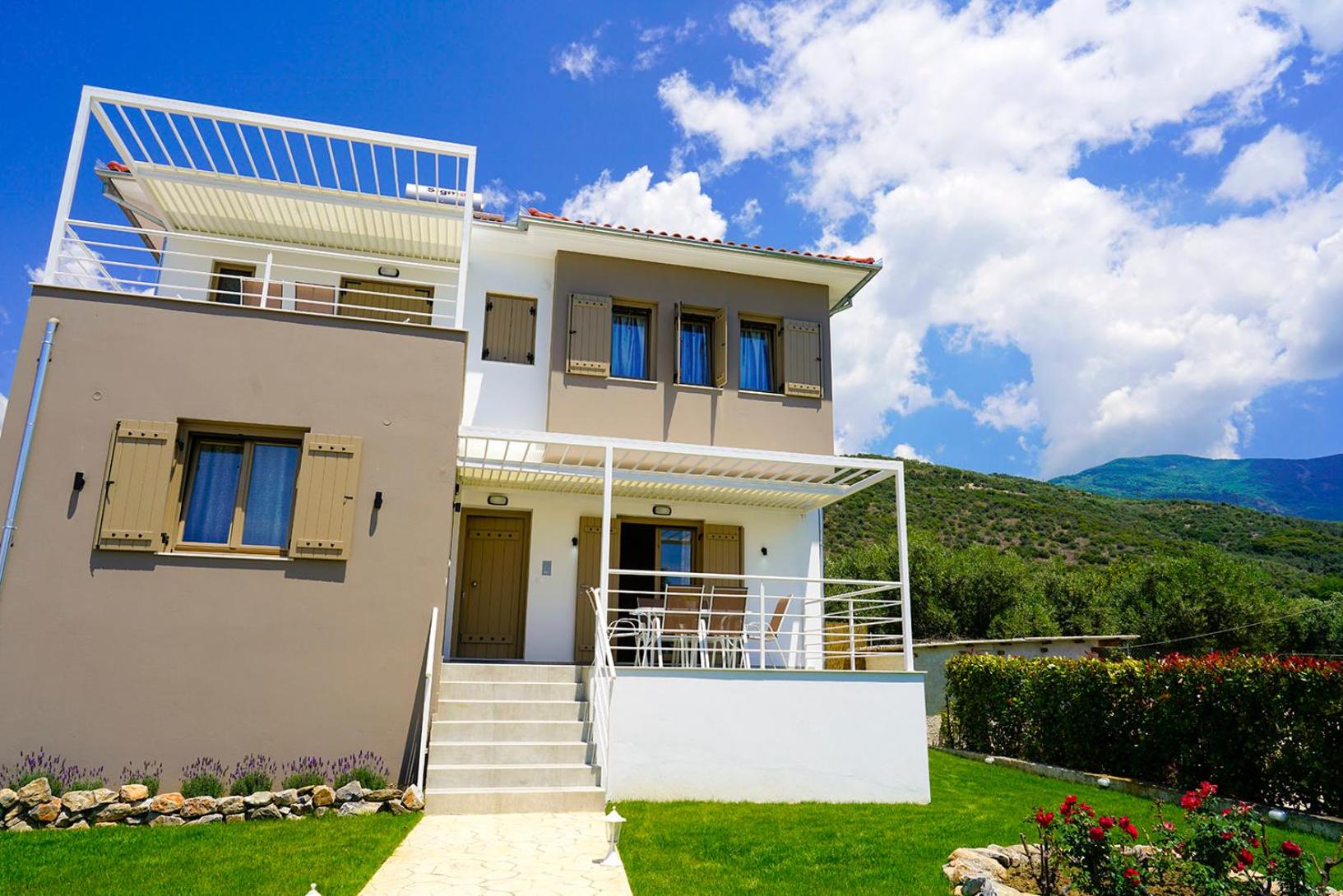 Three-Bedroom House - Photo 4