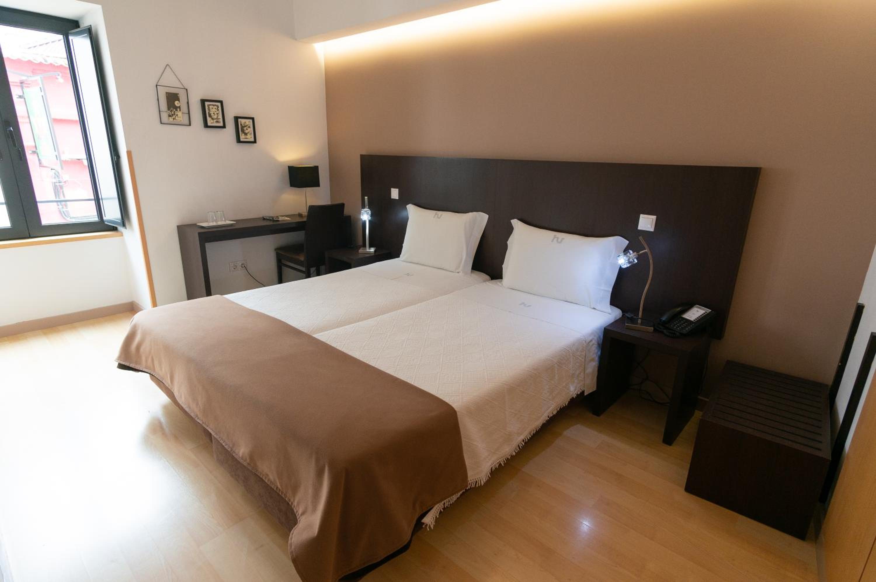 Twin Room - Photo 3