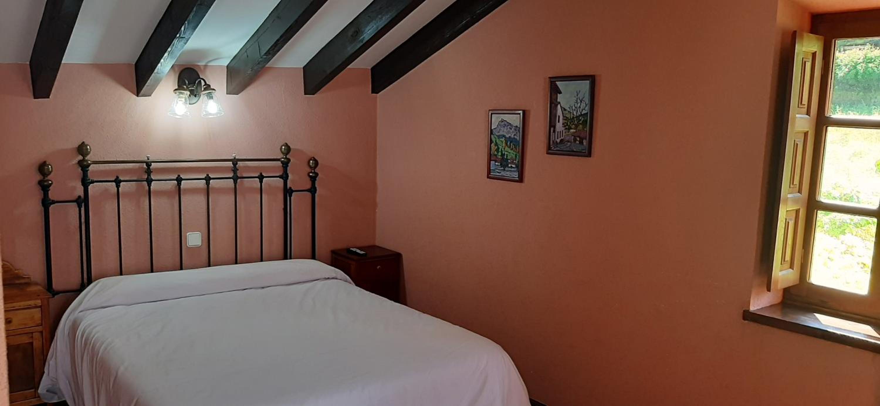 Basic Double or Twin Room - Photo 8