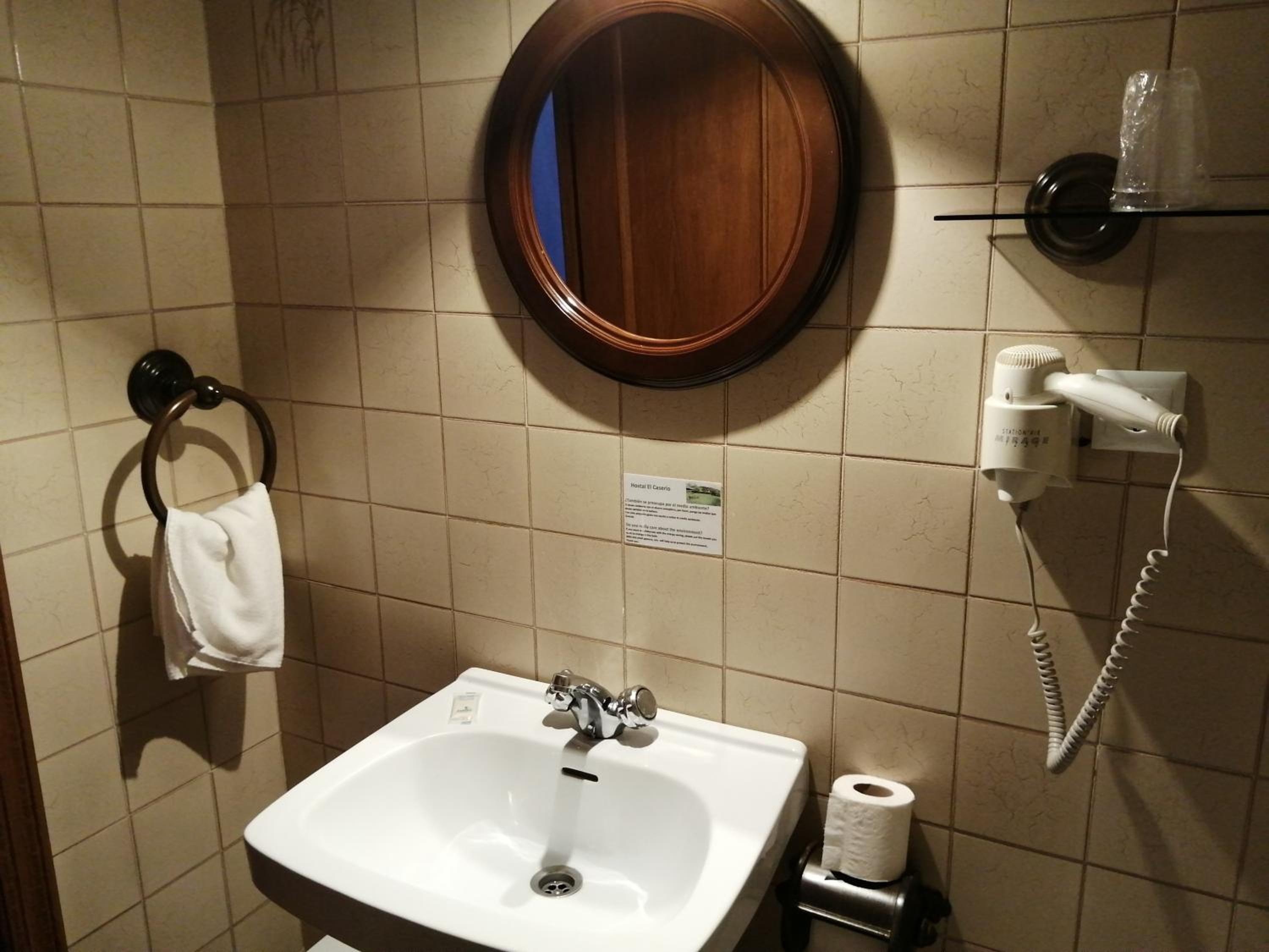 Basic Double or Twin Room - Photo 13