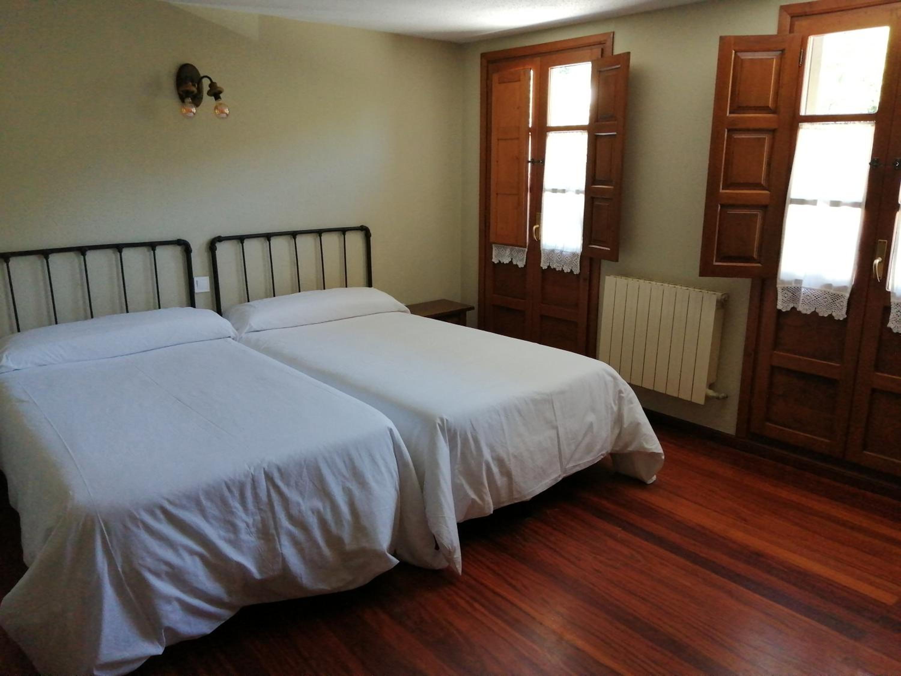 Basic Double or Twin Room - Photo 12