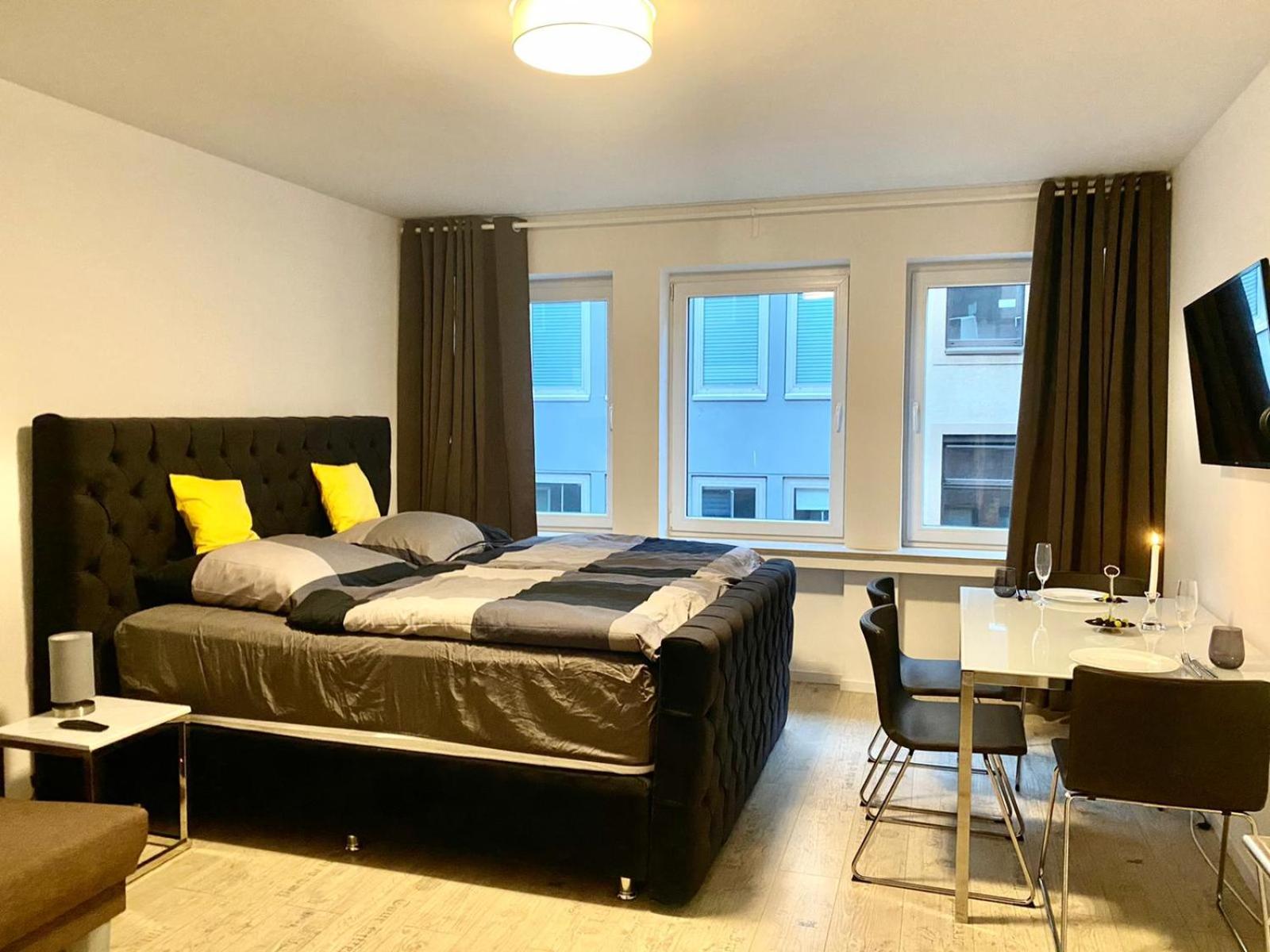 One-Bedroom Apartment - Photo 6