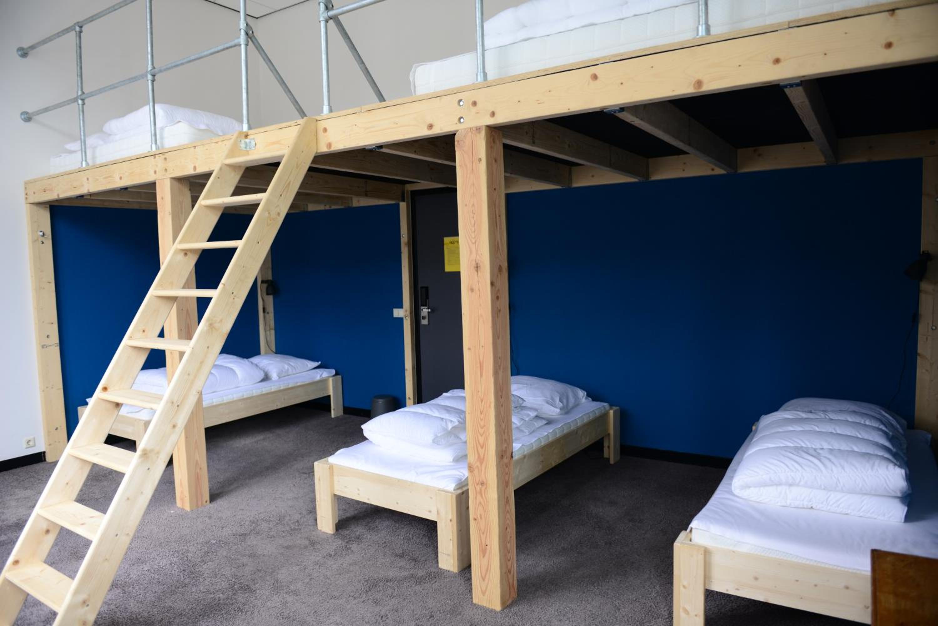 Bed in 8-Bed Mixed Dormitory Room photo 1