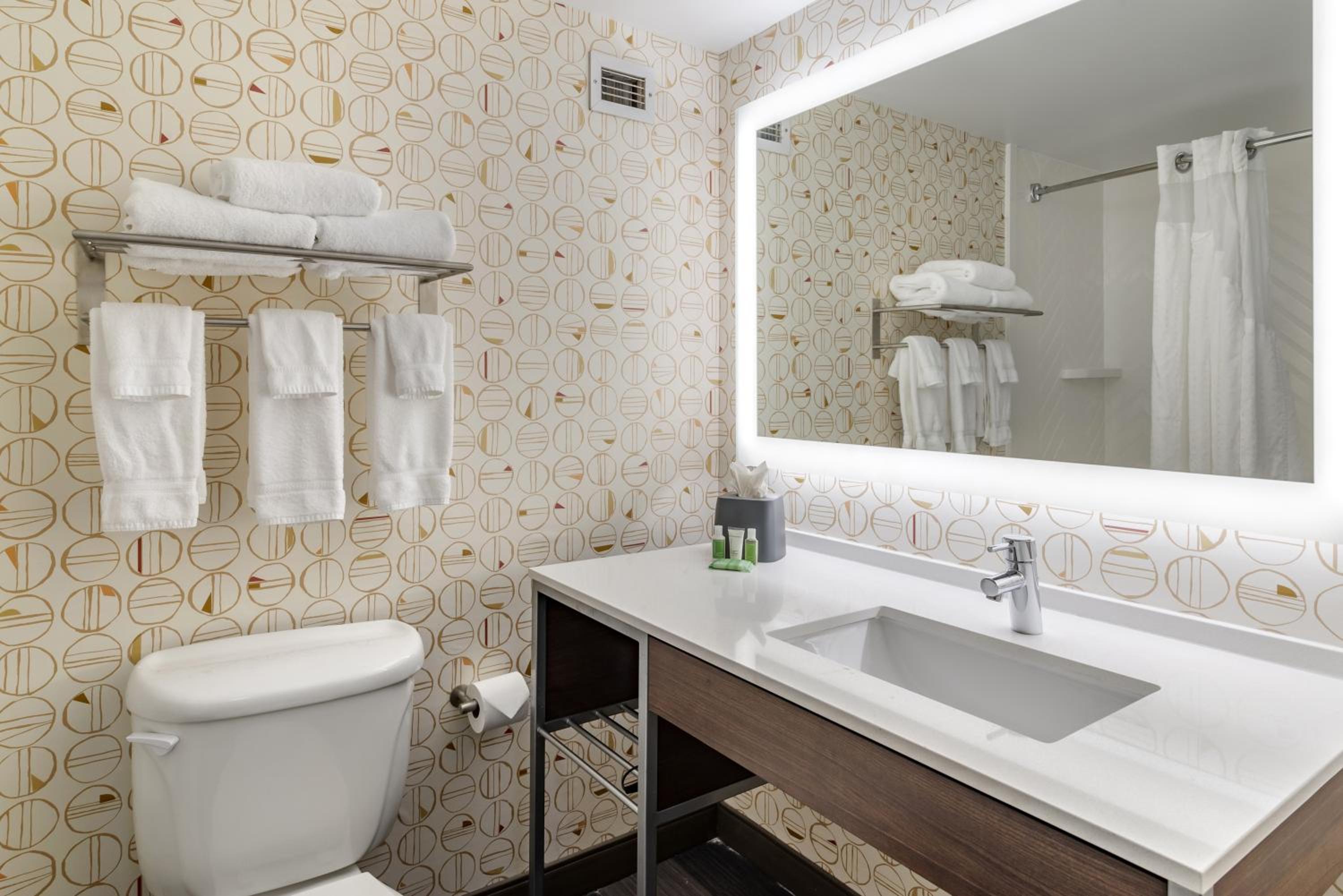 Standard King Room - Photo 2