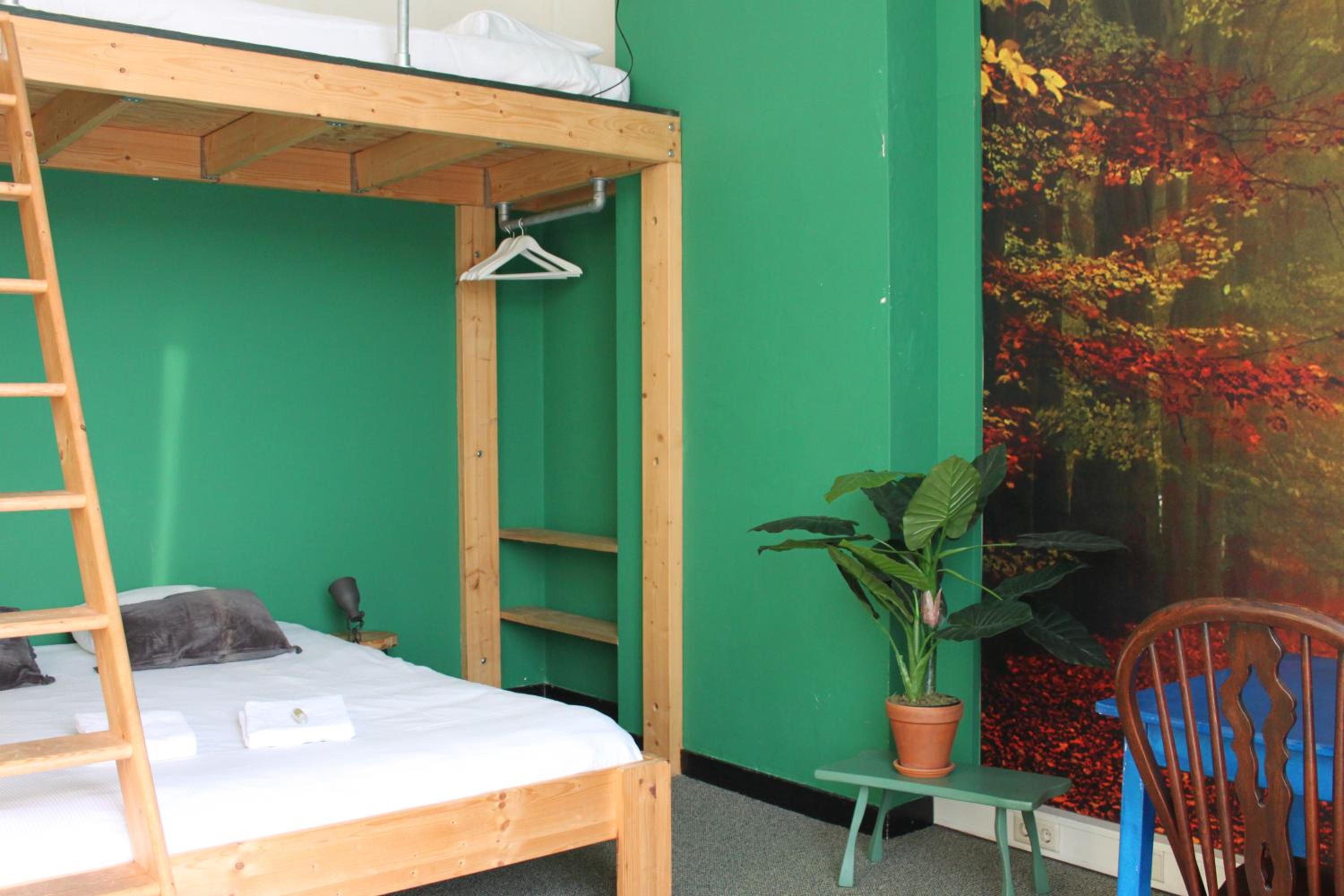 Quadruple Room with Private Bathroom photo 1