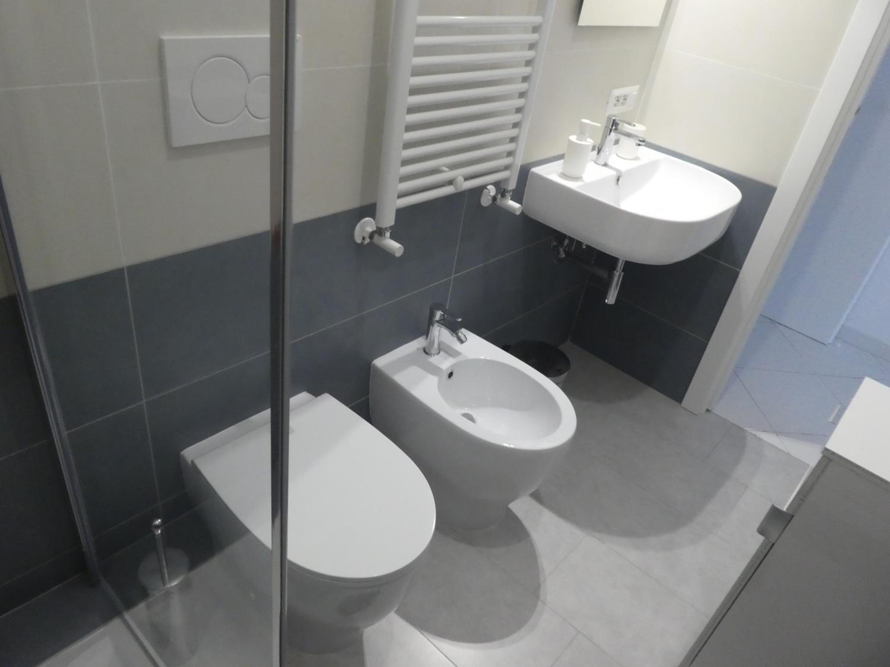 Double Room with Balcony and Sea View - Photo 10
