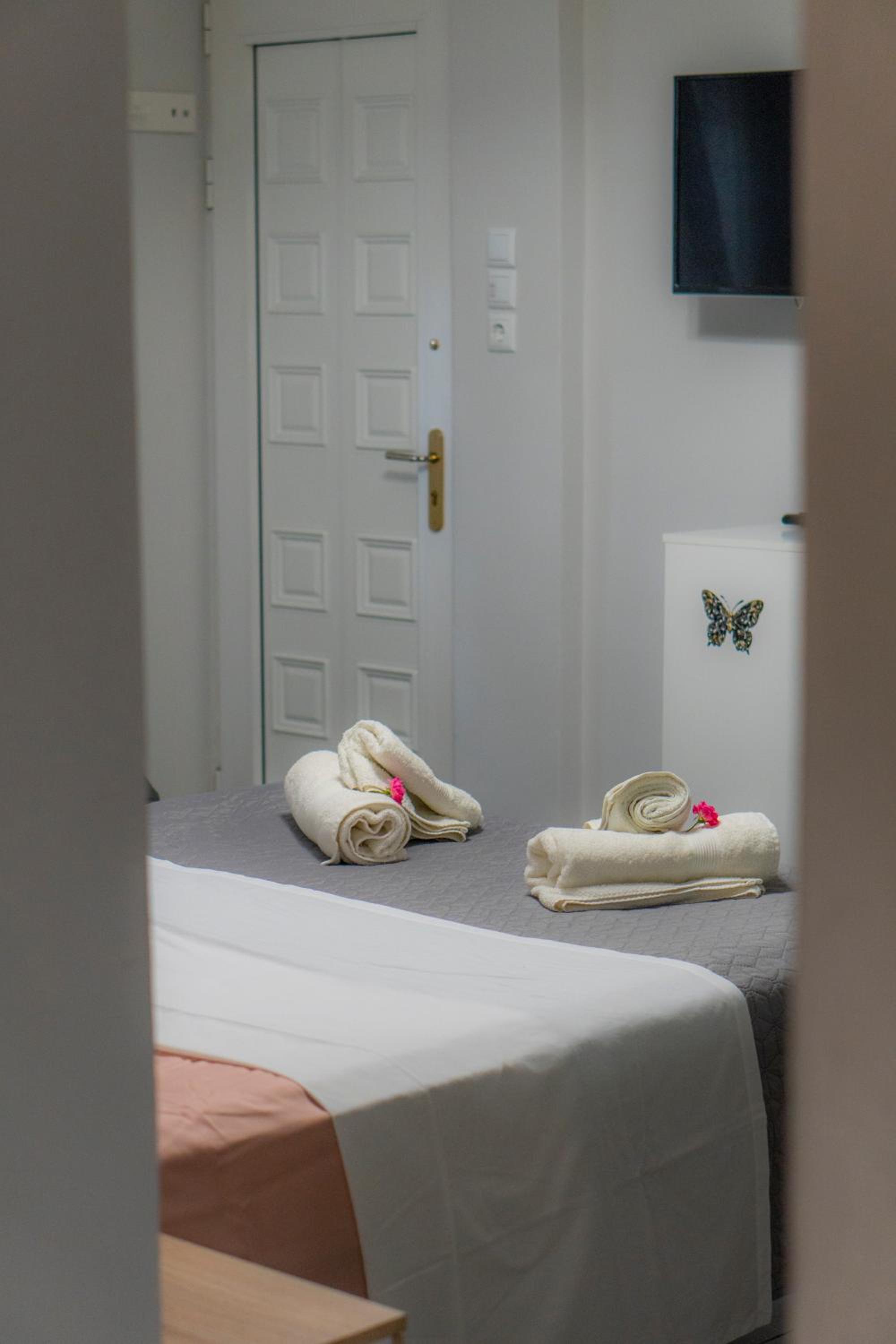 Family Room with Private Bathroom - Photo 41