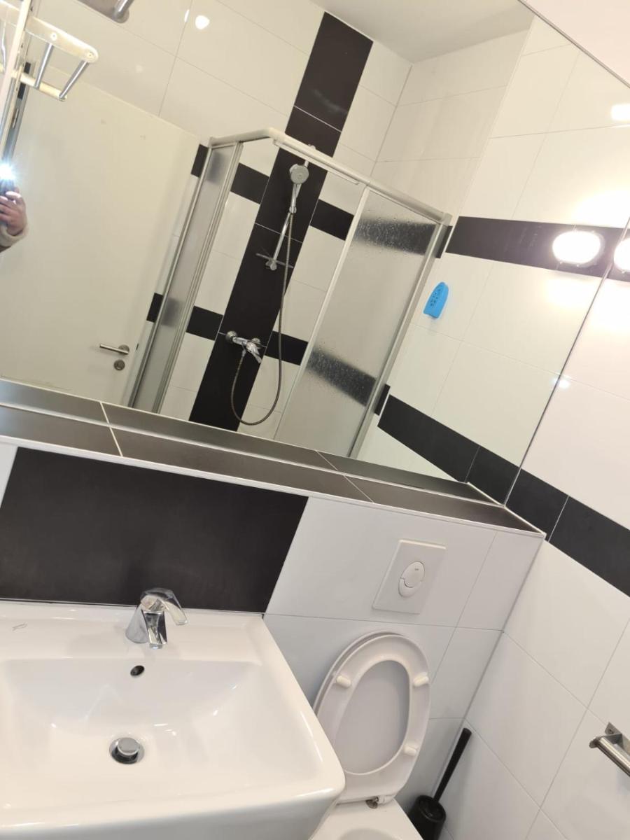 Economy Quadruple Room with Shared Bathroom photo 3