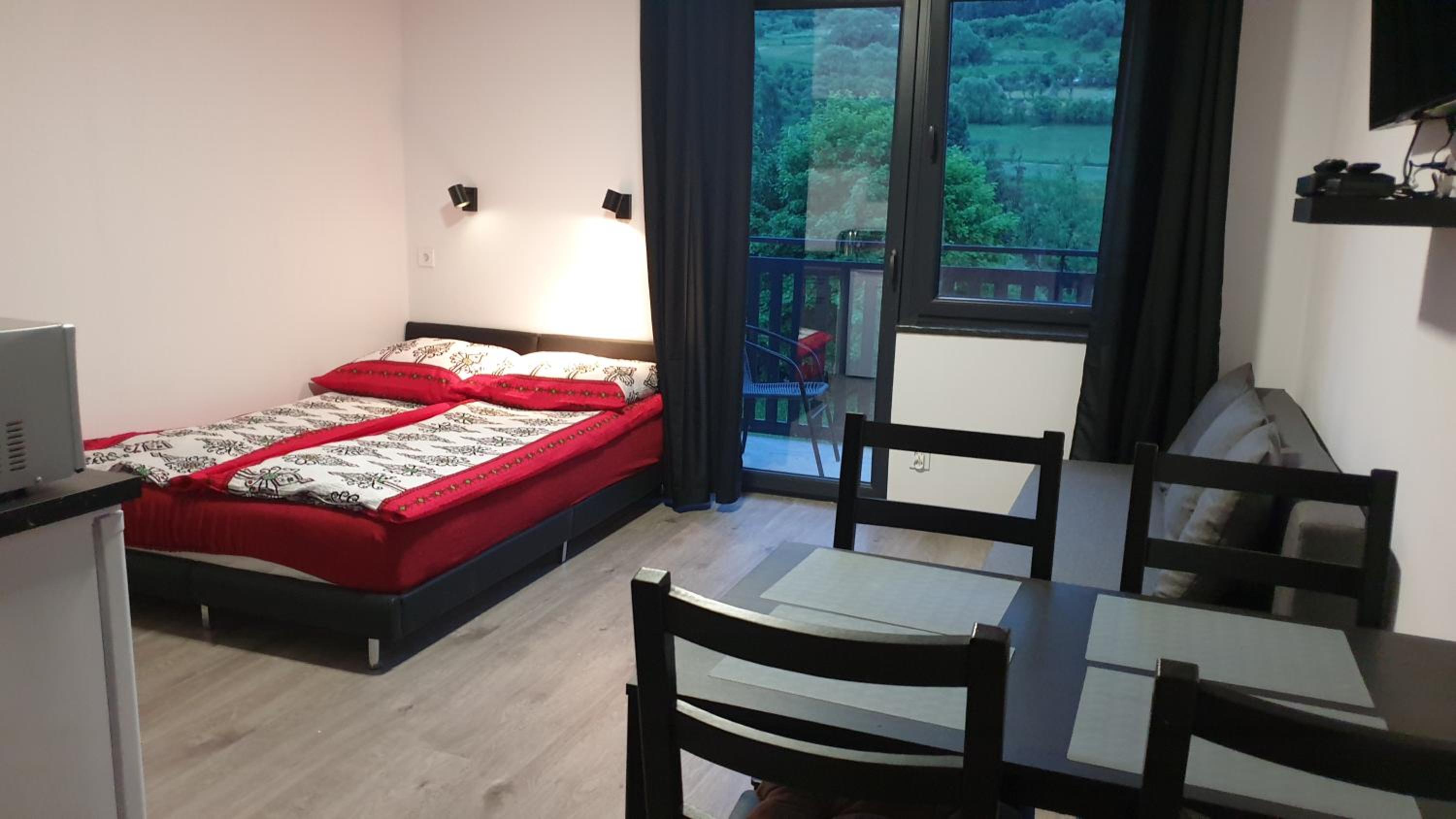 Studio with Balcony - Photo 1