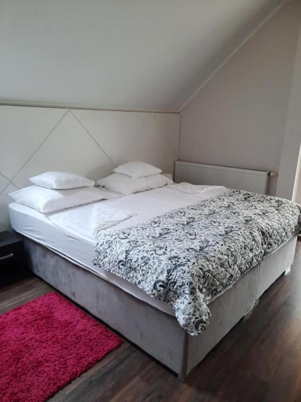 Twin Room with Balcony - Photo 1