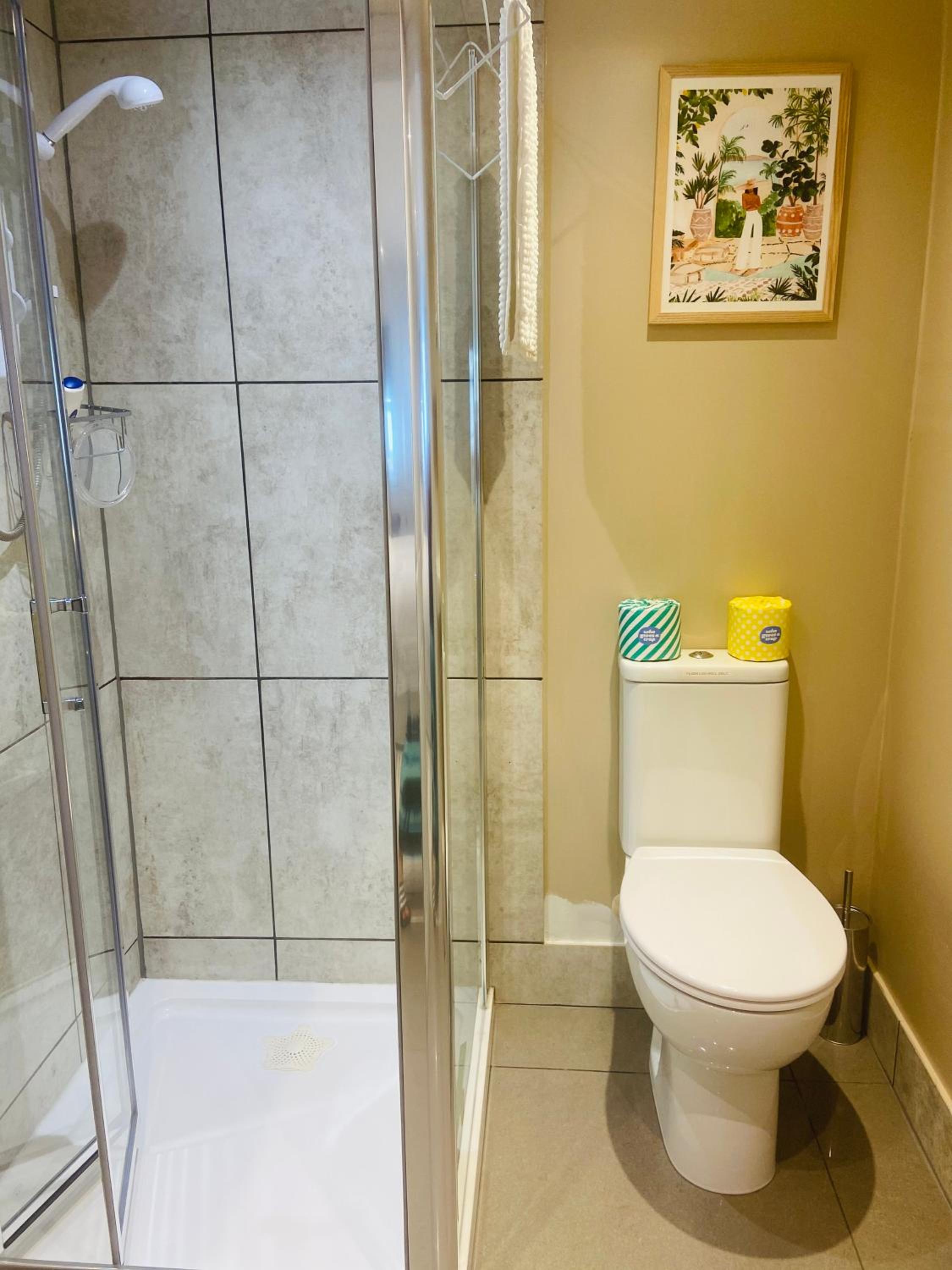 Deluxe Double Room with Shower - Photo 5