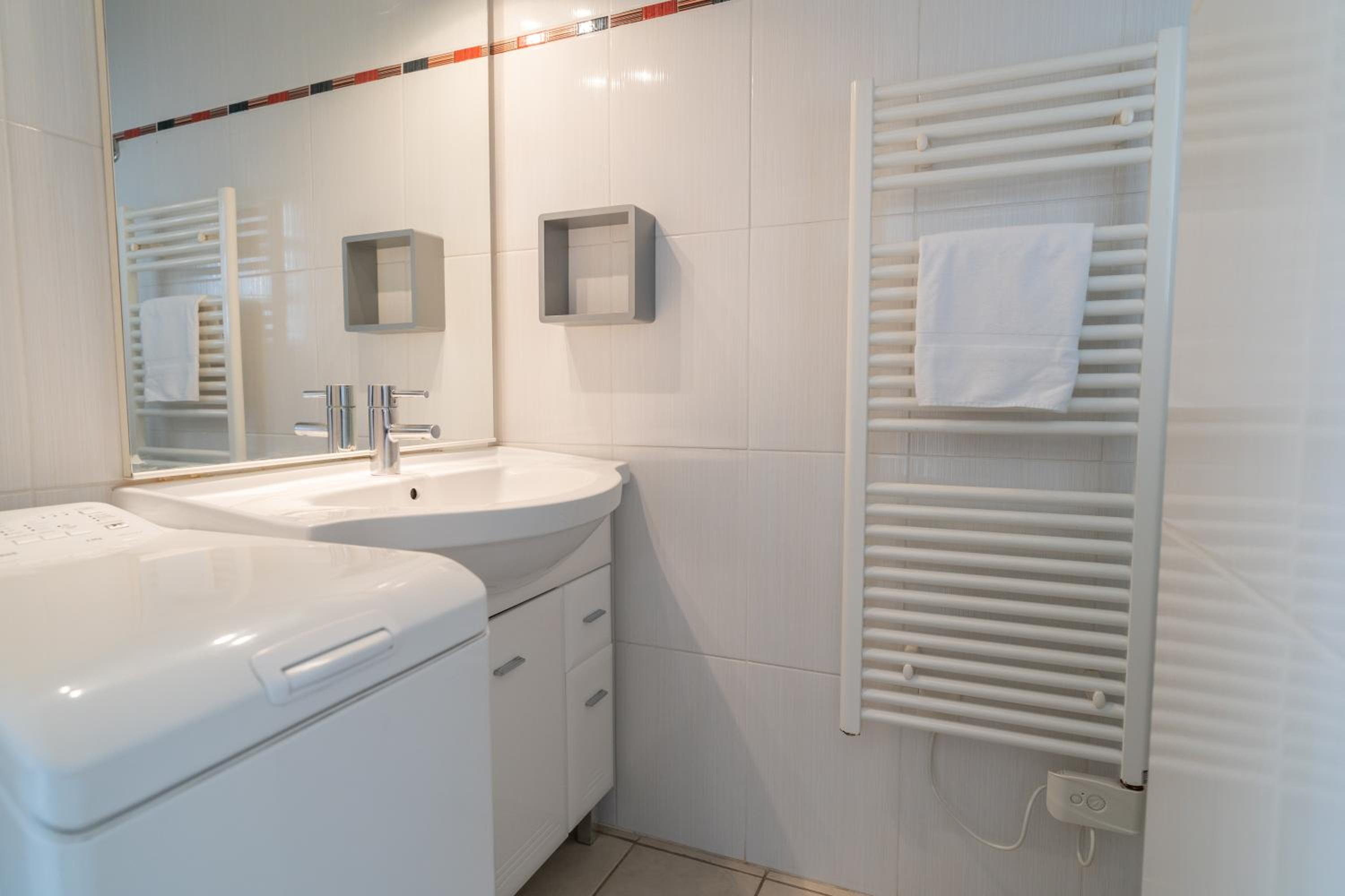 One-Bedroom Apartment (4 Adults) - Photo 16