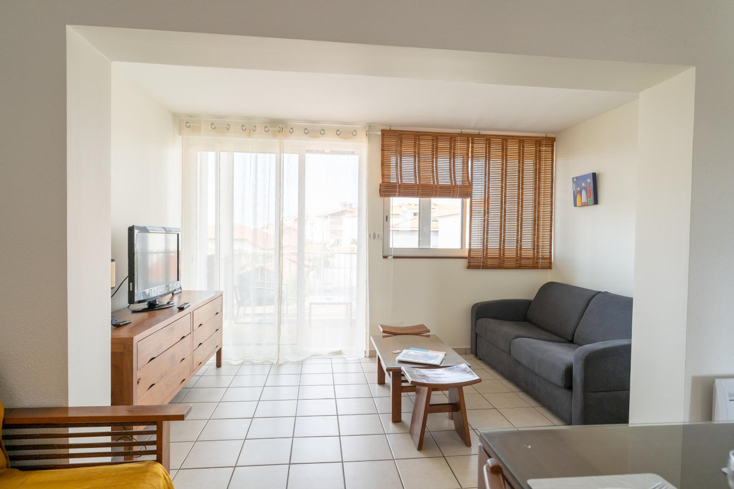One-Bedroom Apartment (4 Adults) - Photo 18