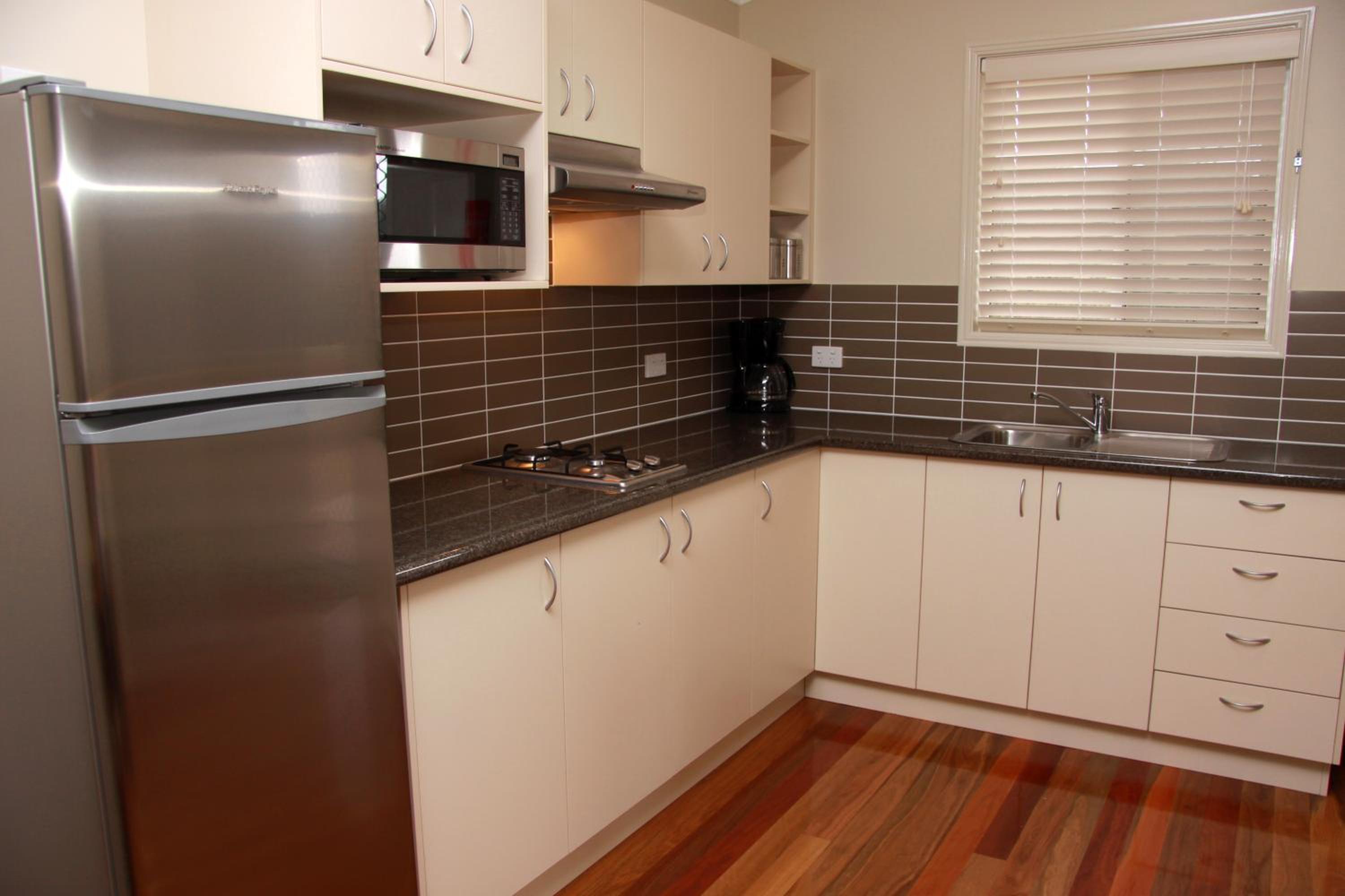 Deluxe King Cottage photo 3