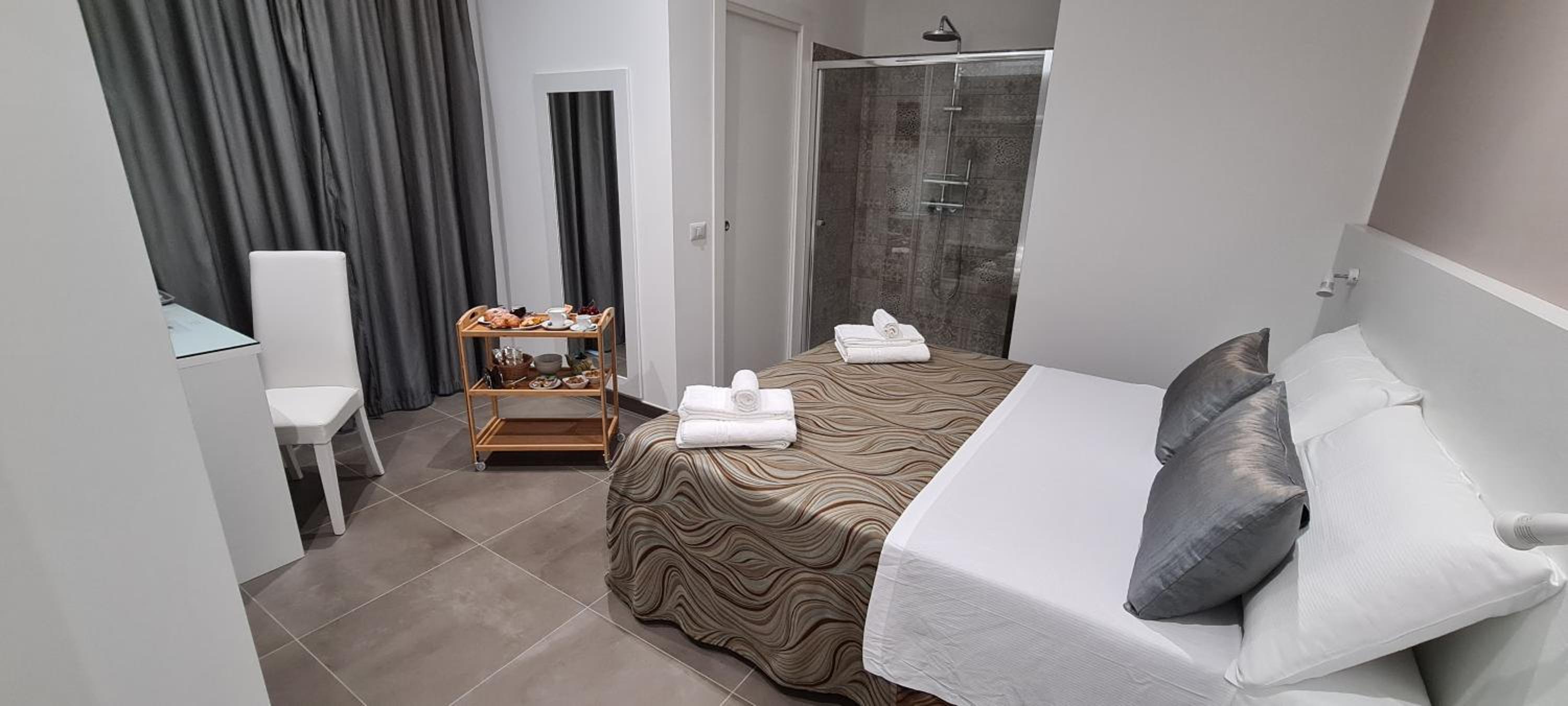 Deluxe Double Room with Shower photo 3