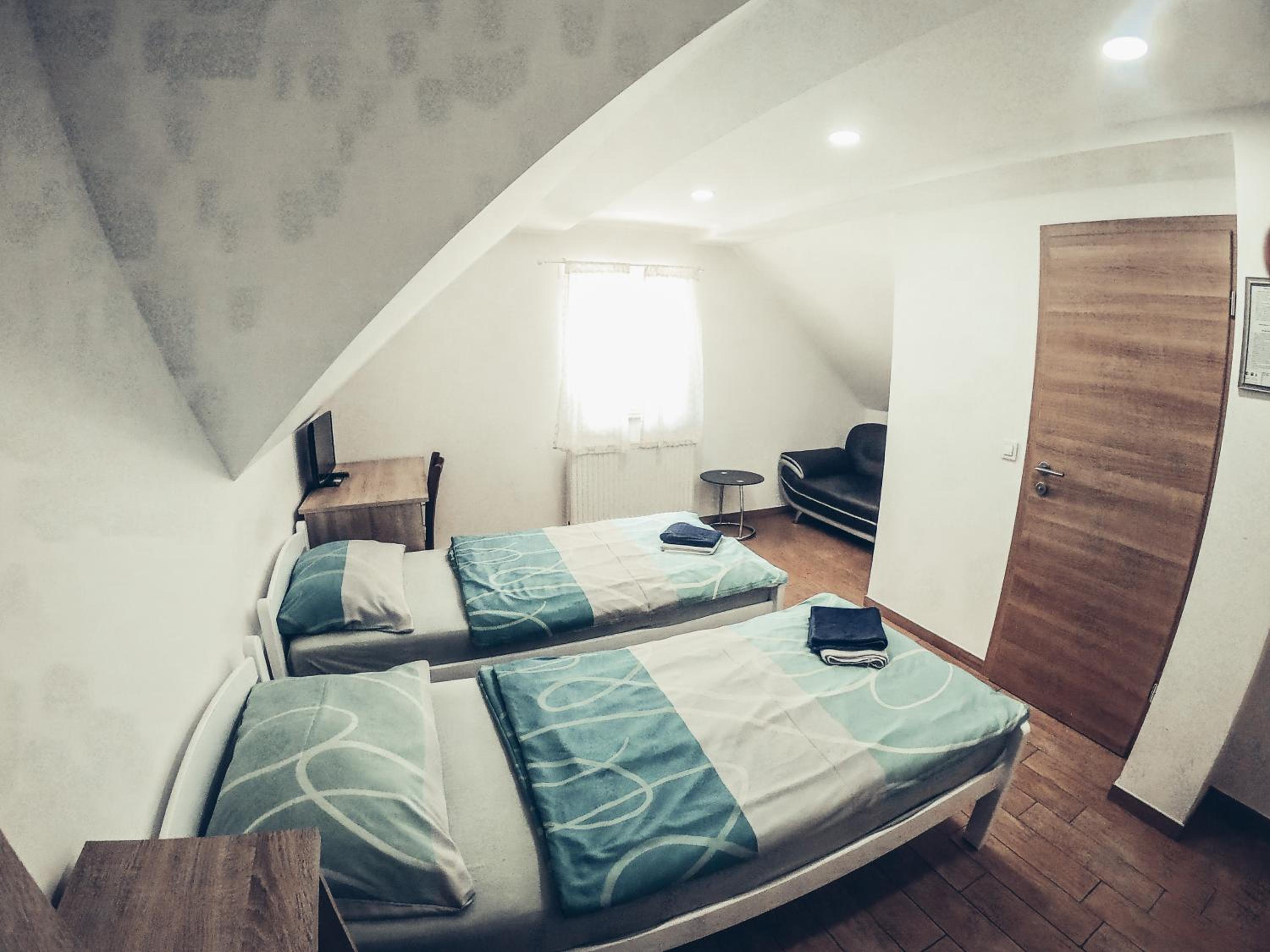 Double Room with Private Bathroom - Photo 1