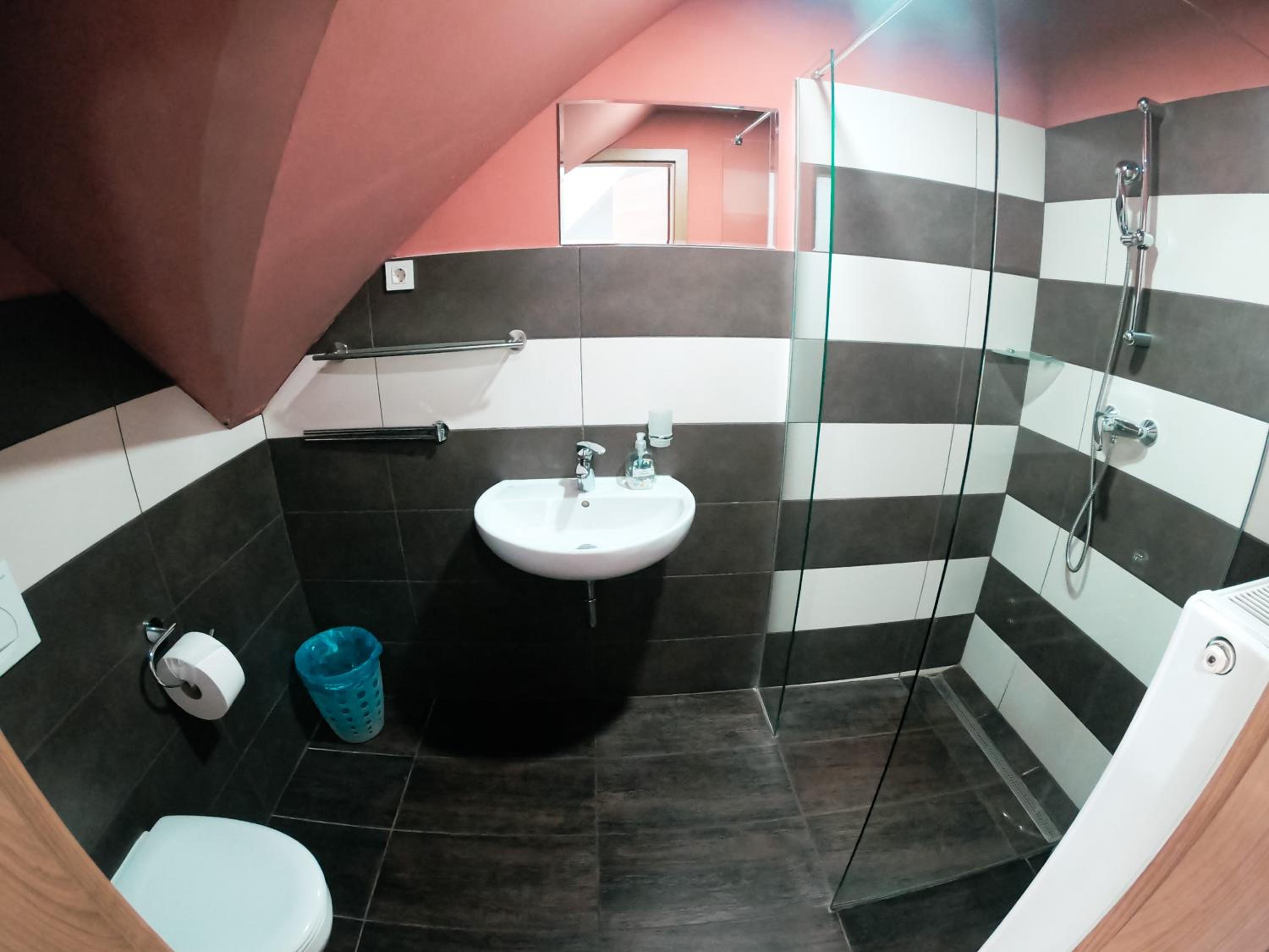 Double Room with Private Bathroom - Photo 2