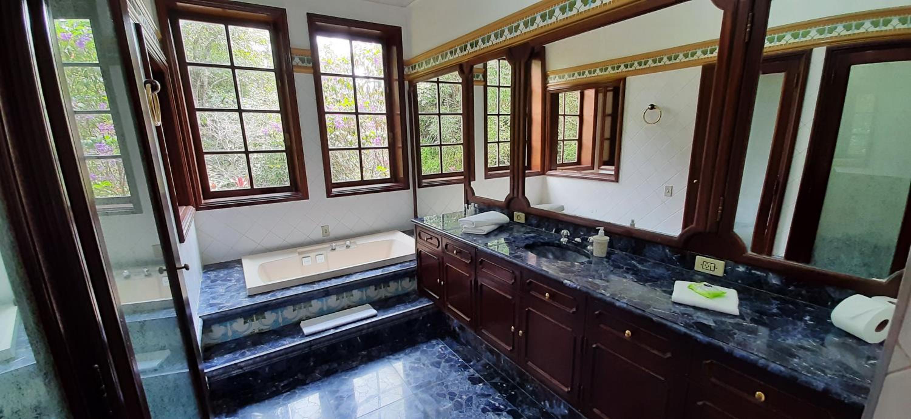 Deluxe Suite - Photo 2