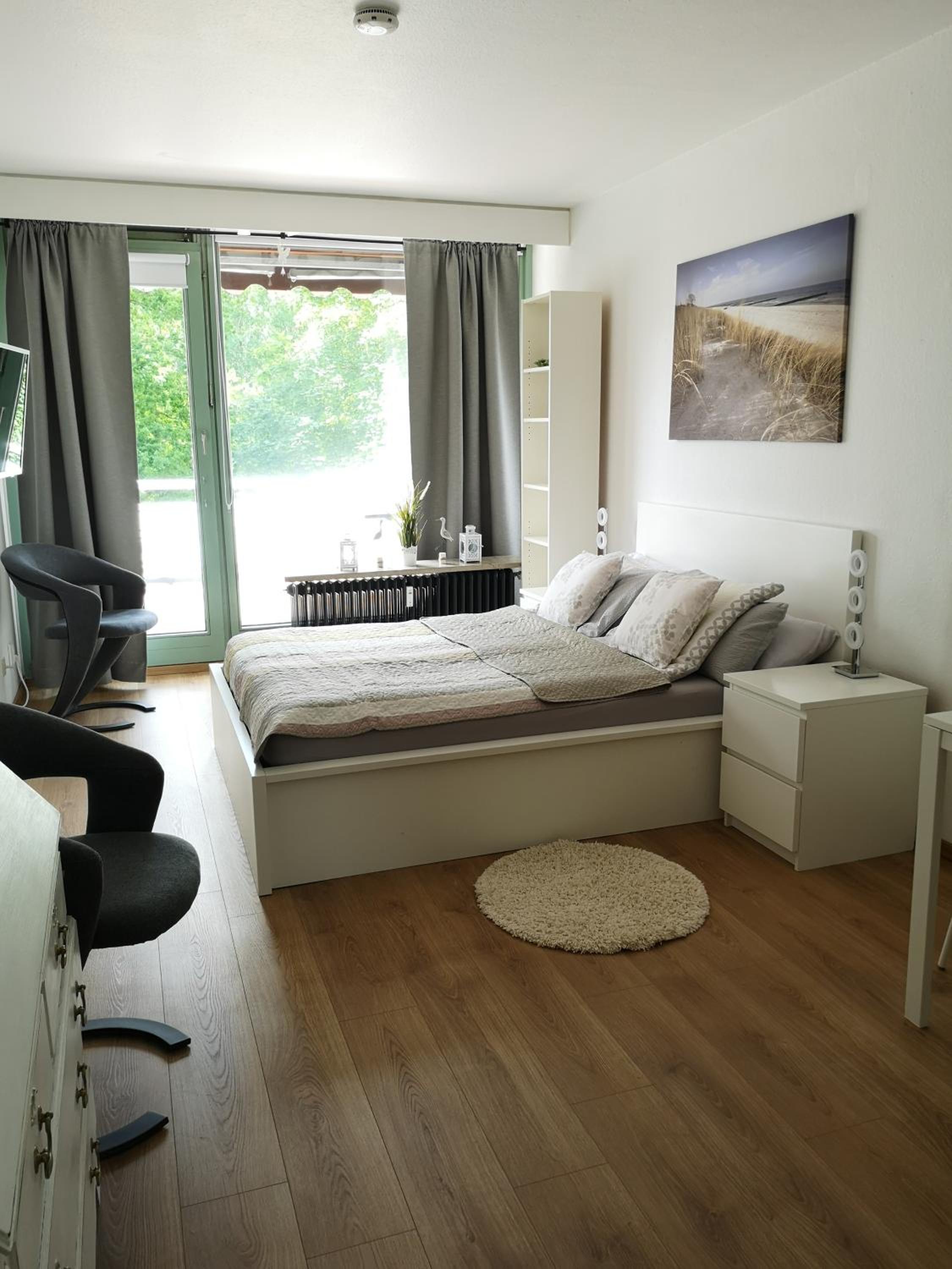 One-Bedroom Apartment photo 1
