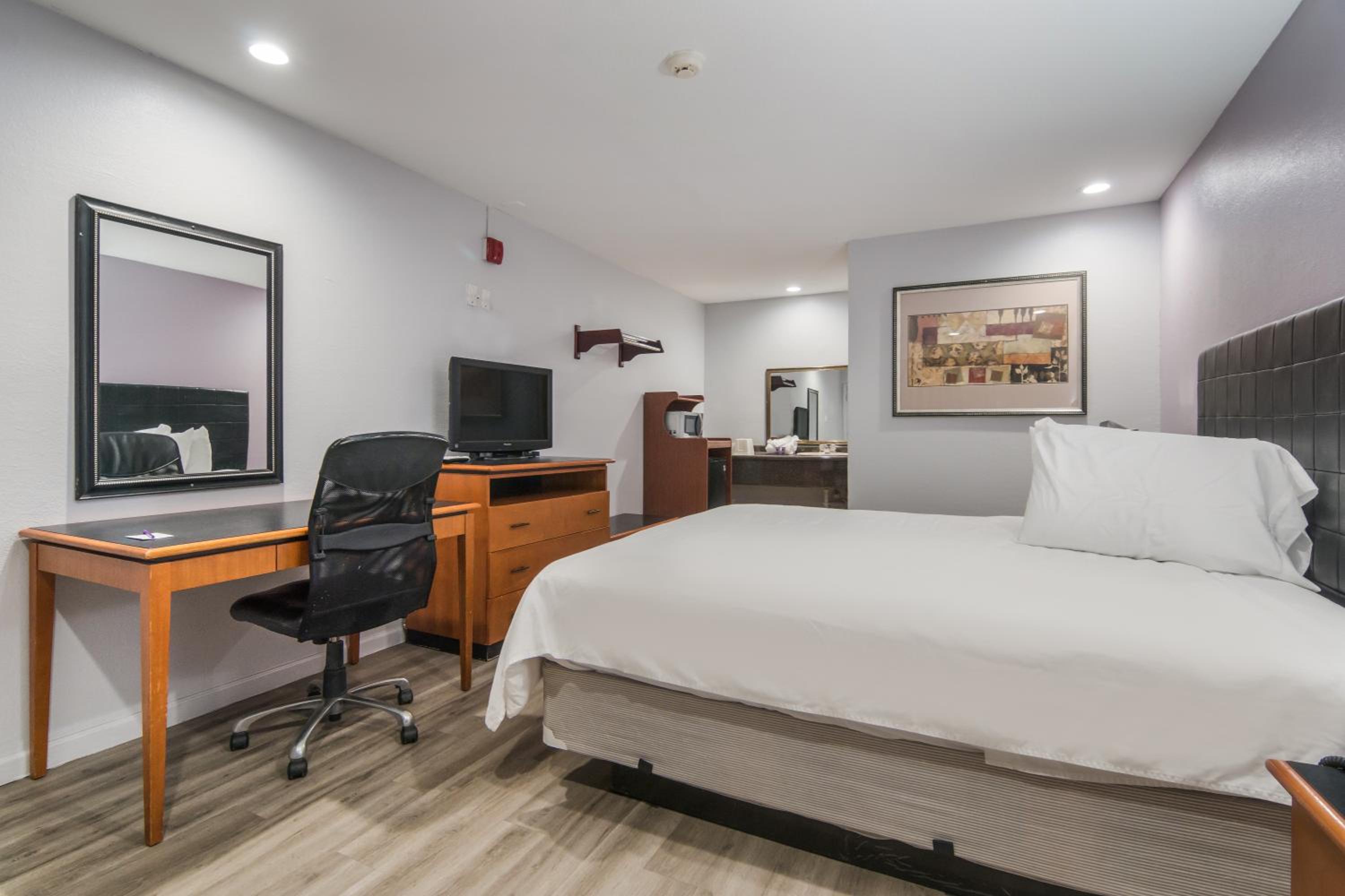 1 King Bed with Microwave Non Smoking