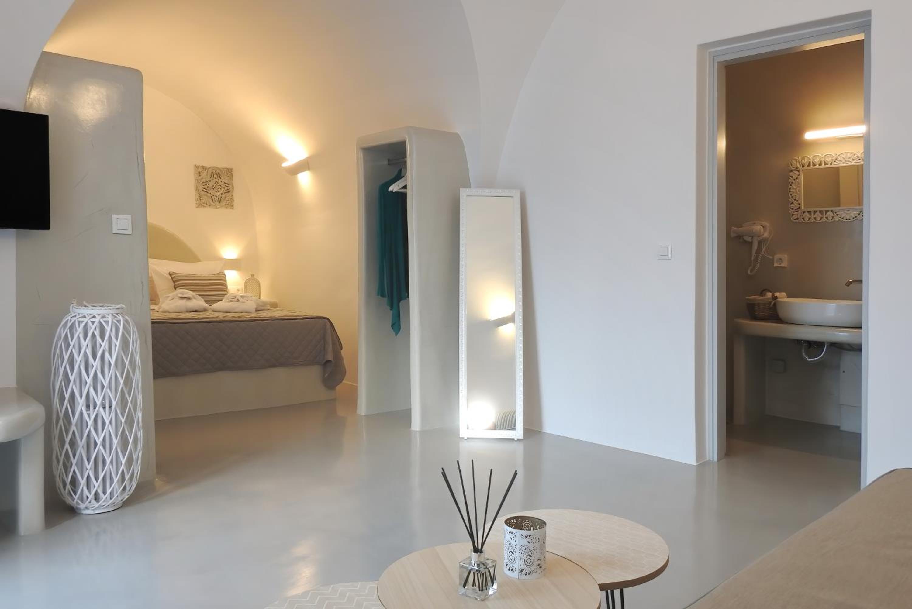 Queen Suite with Spa Bath