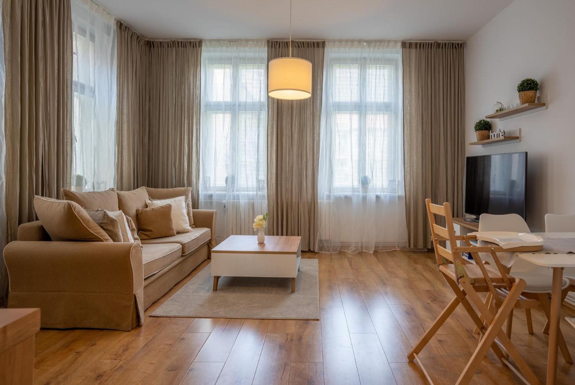 Executive Suite - Photo 1