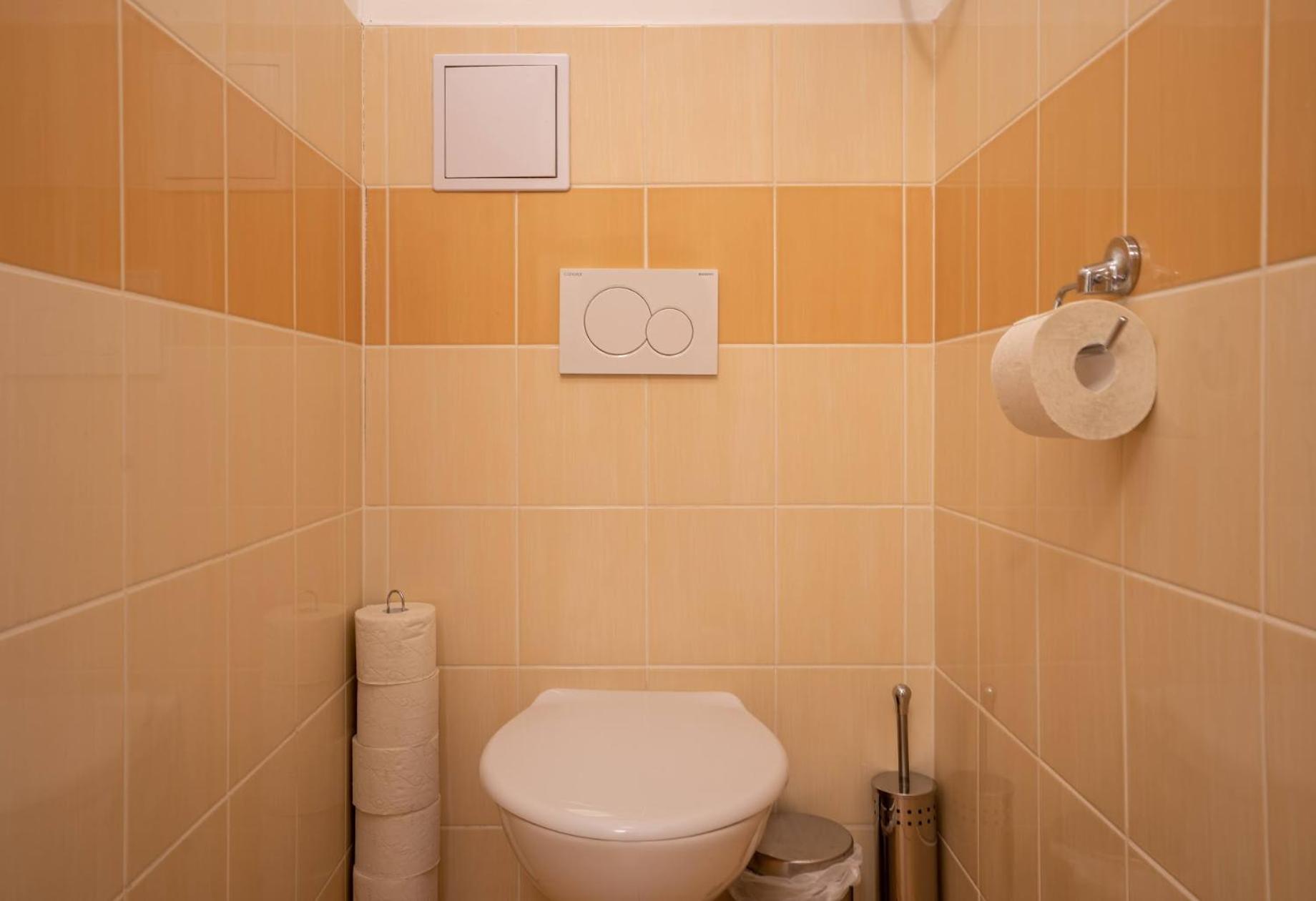 Executive Suite - Photo 9