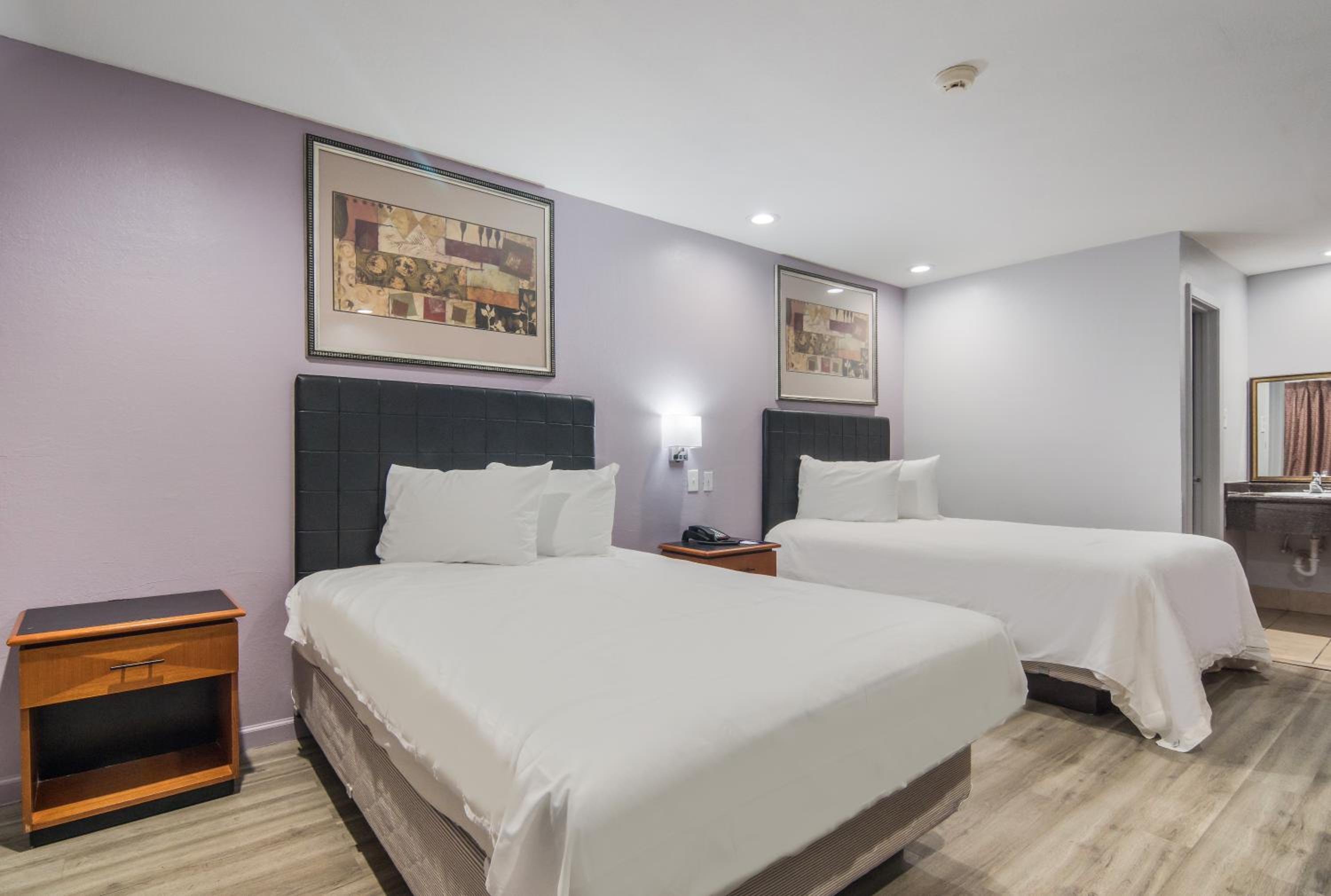 2 Double Beds Smoking