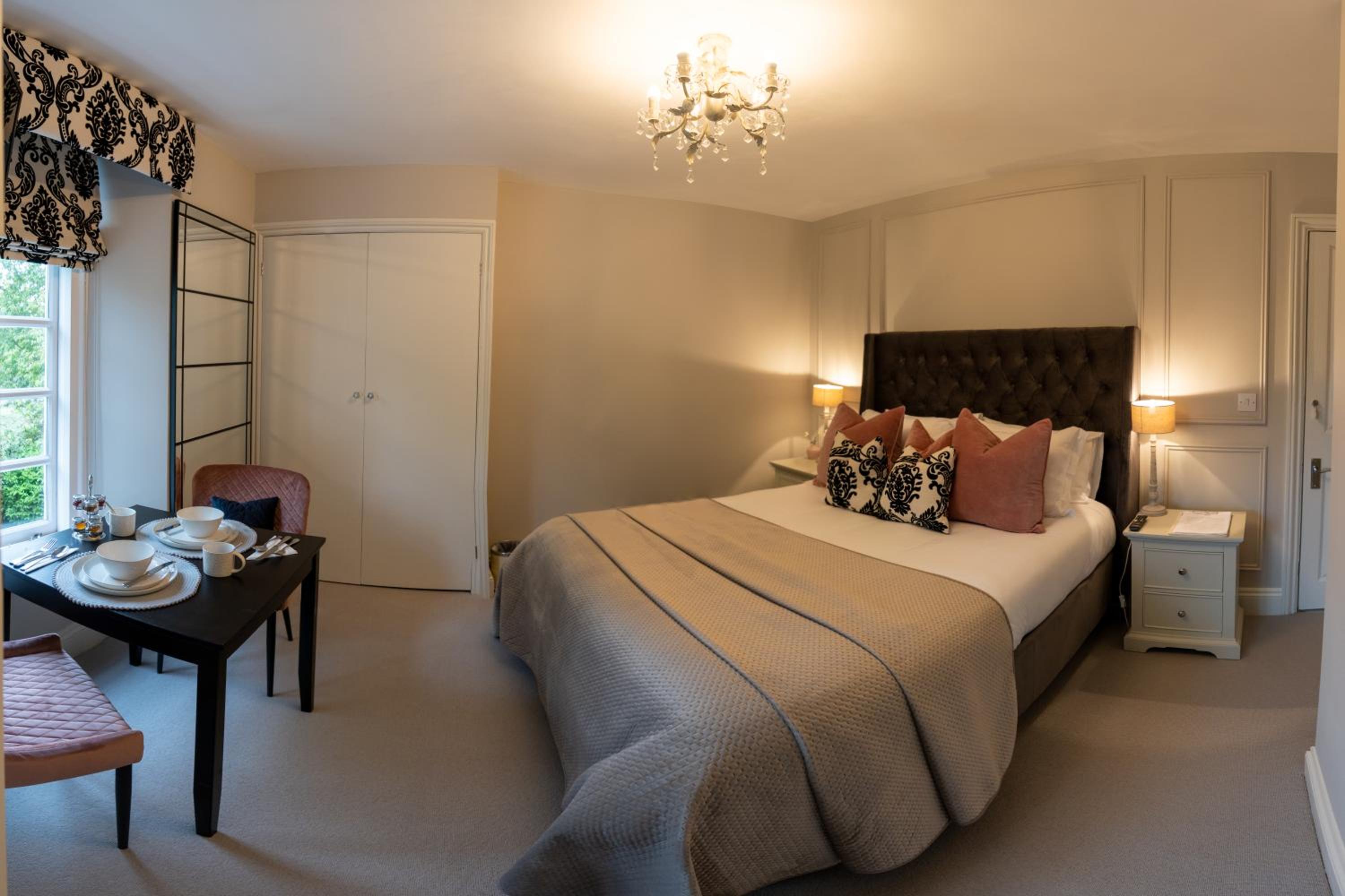 Deluxe King Room - Photo 6