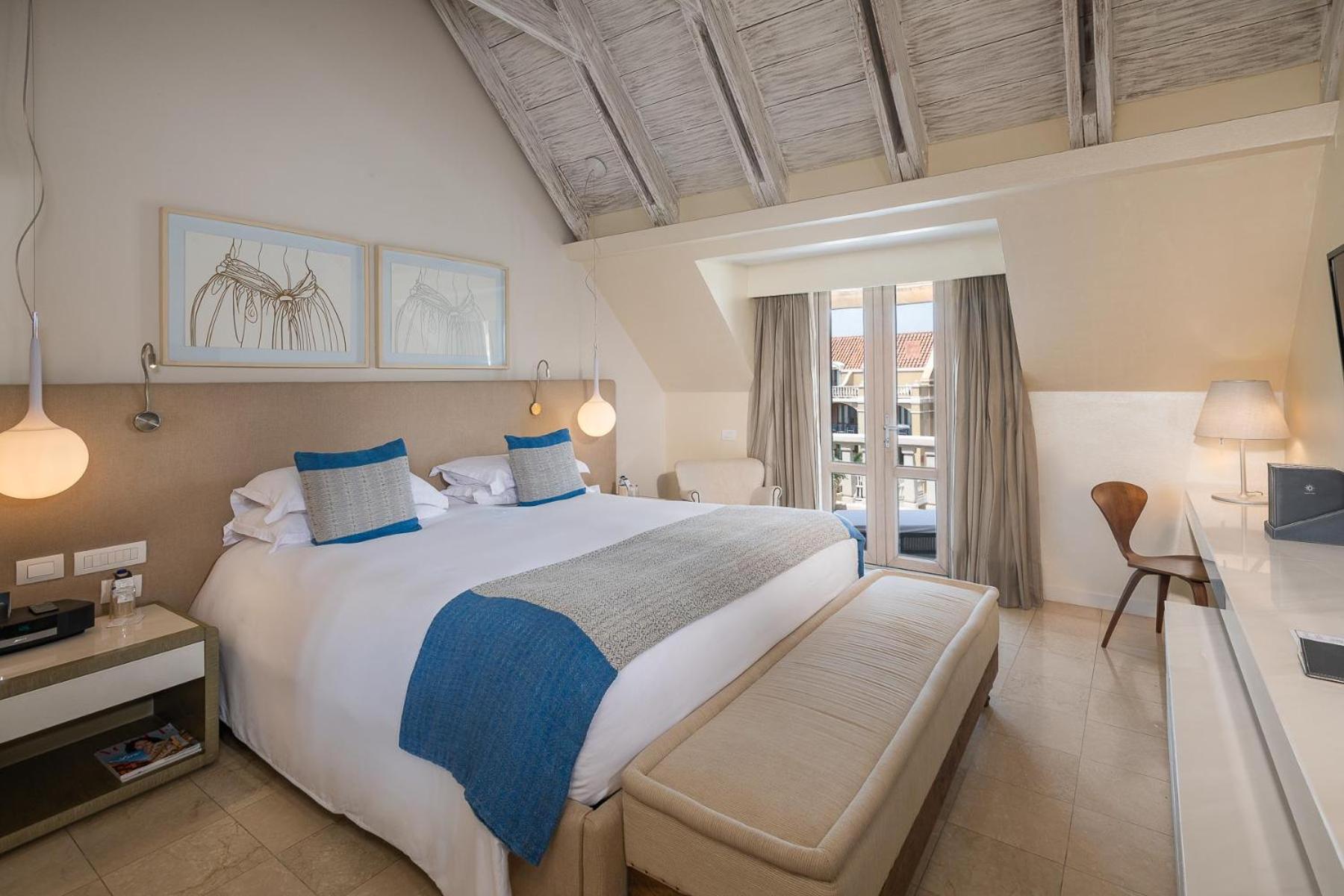 Junior King Suite with Balcony and Ocean View - High Floor photo 2
