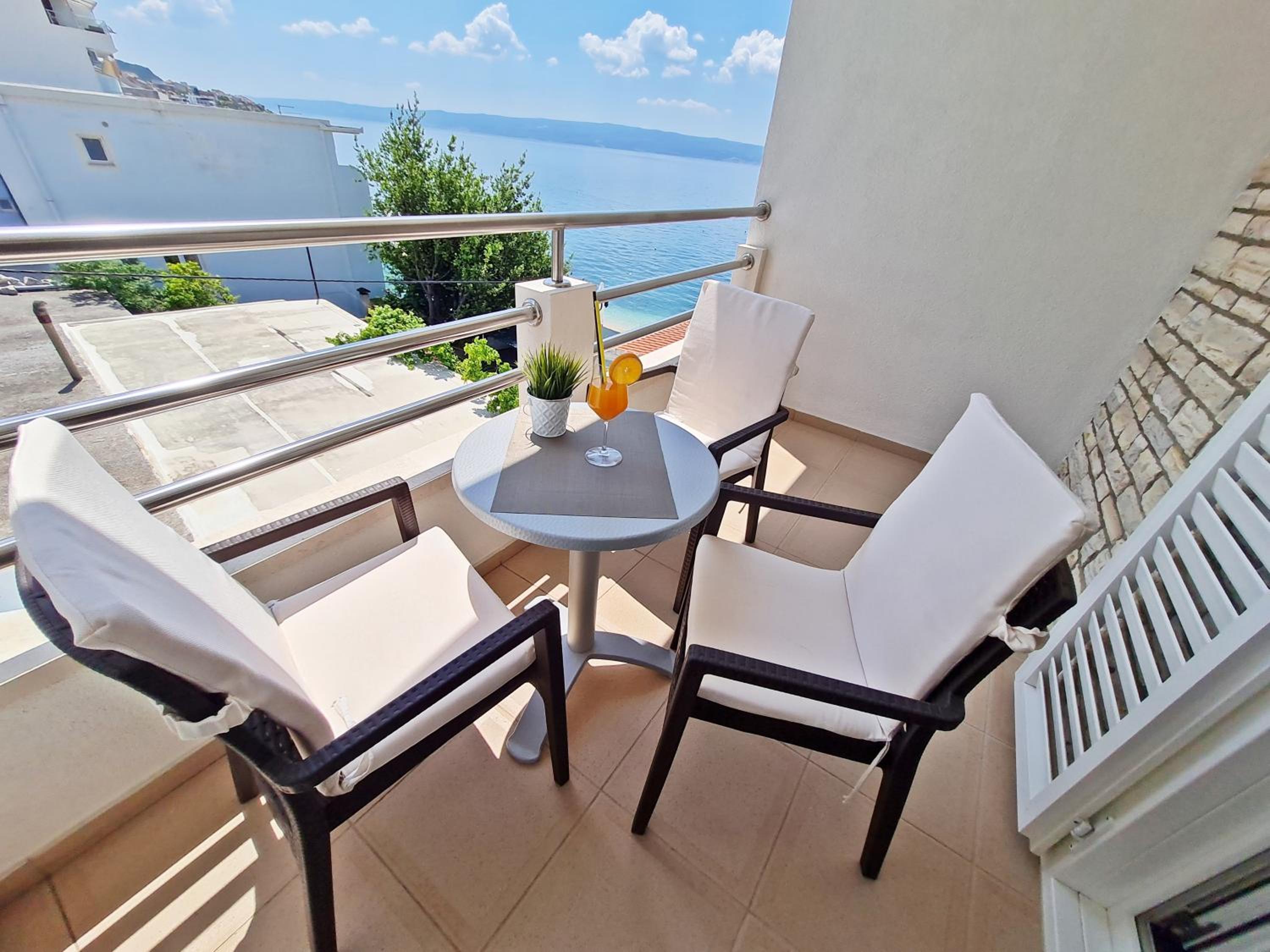 Suite with Balcony and Sea View - Photo 5