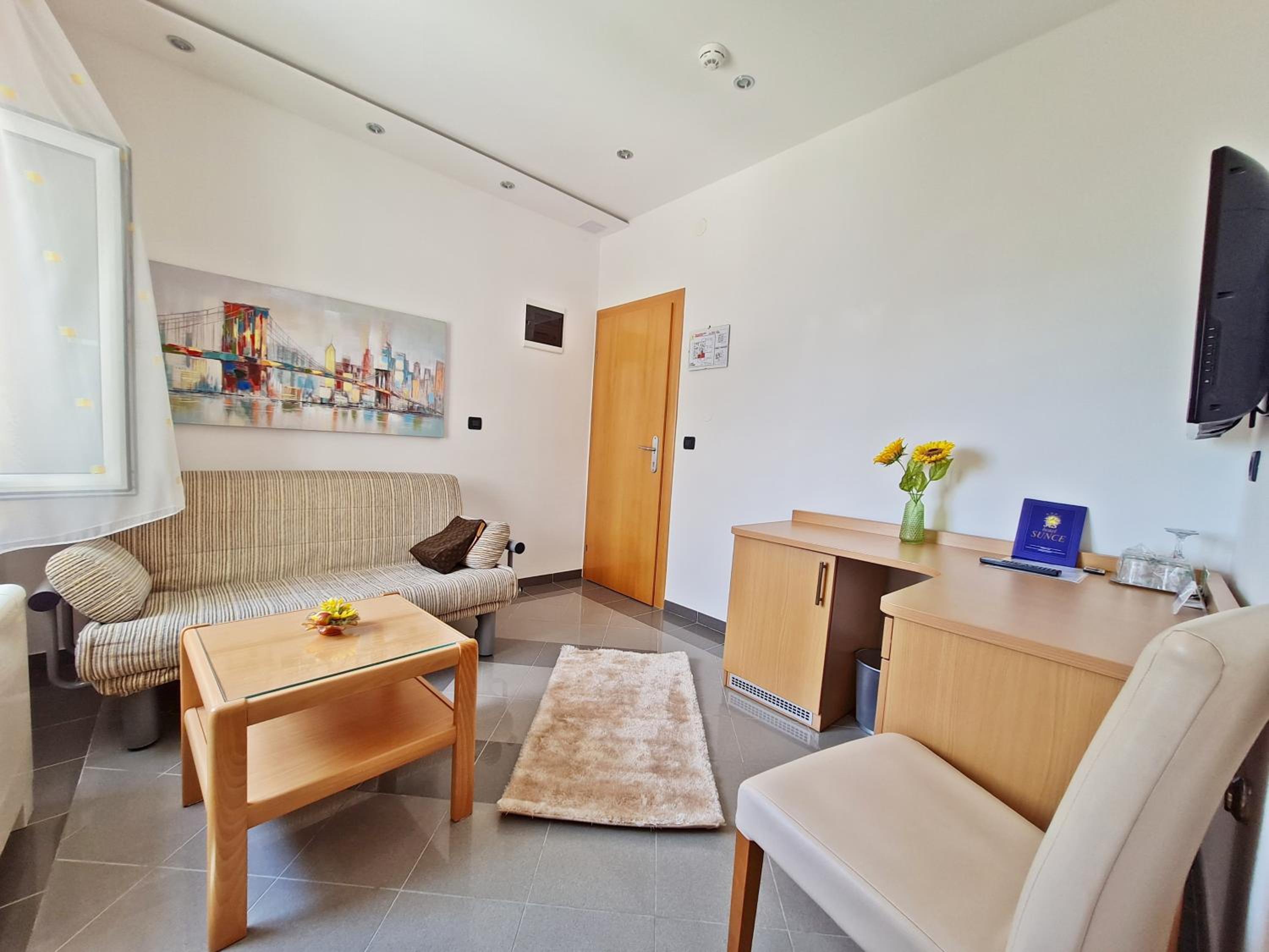 Suite with Balcony and Sea View - Photo 4