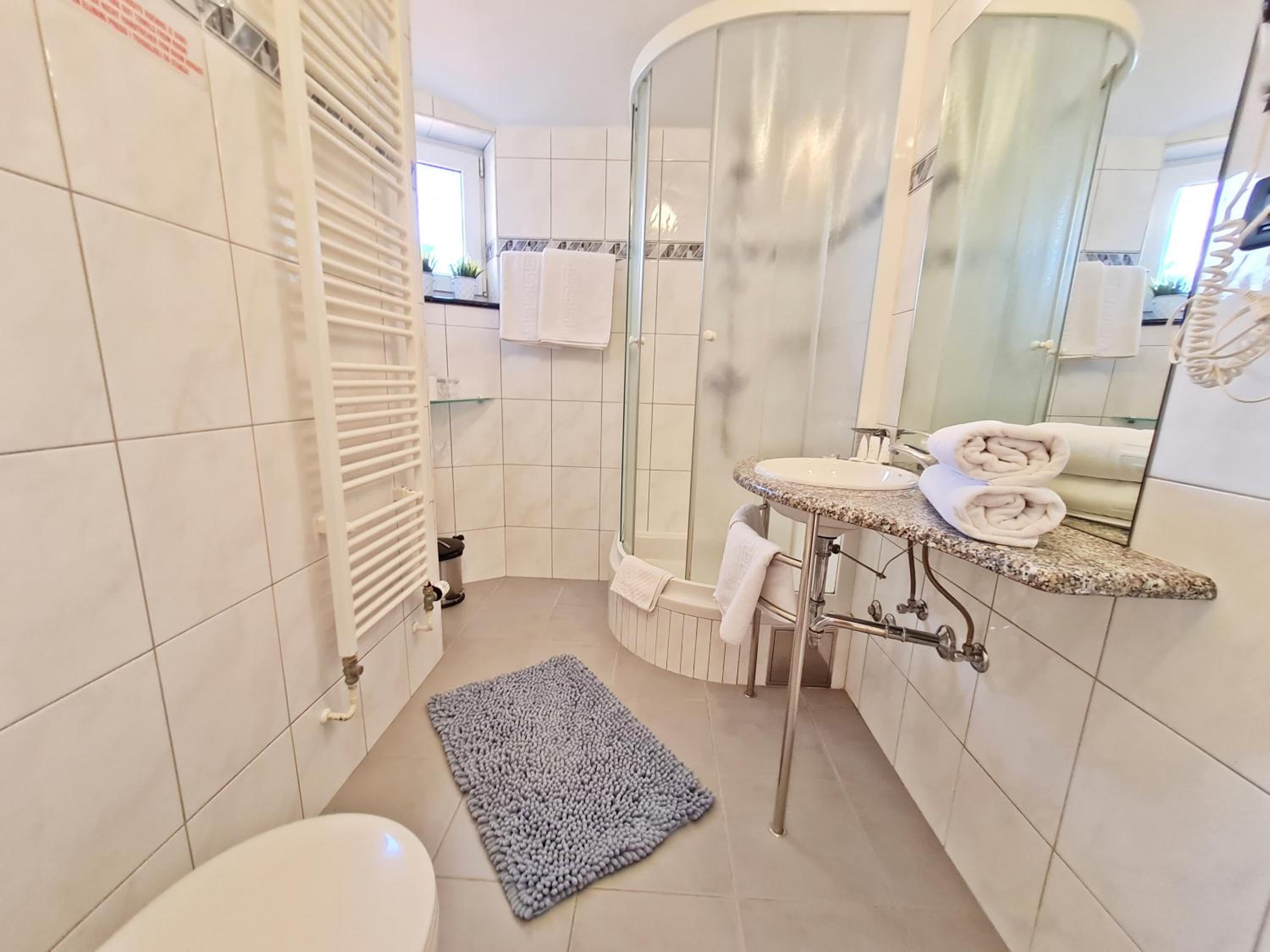 Suite with Balcony and Sea View - Photo 3