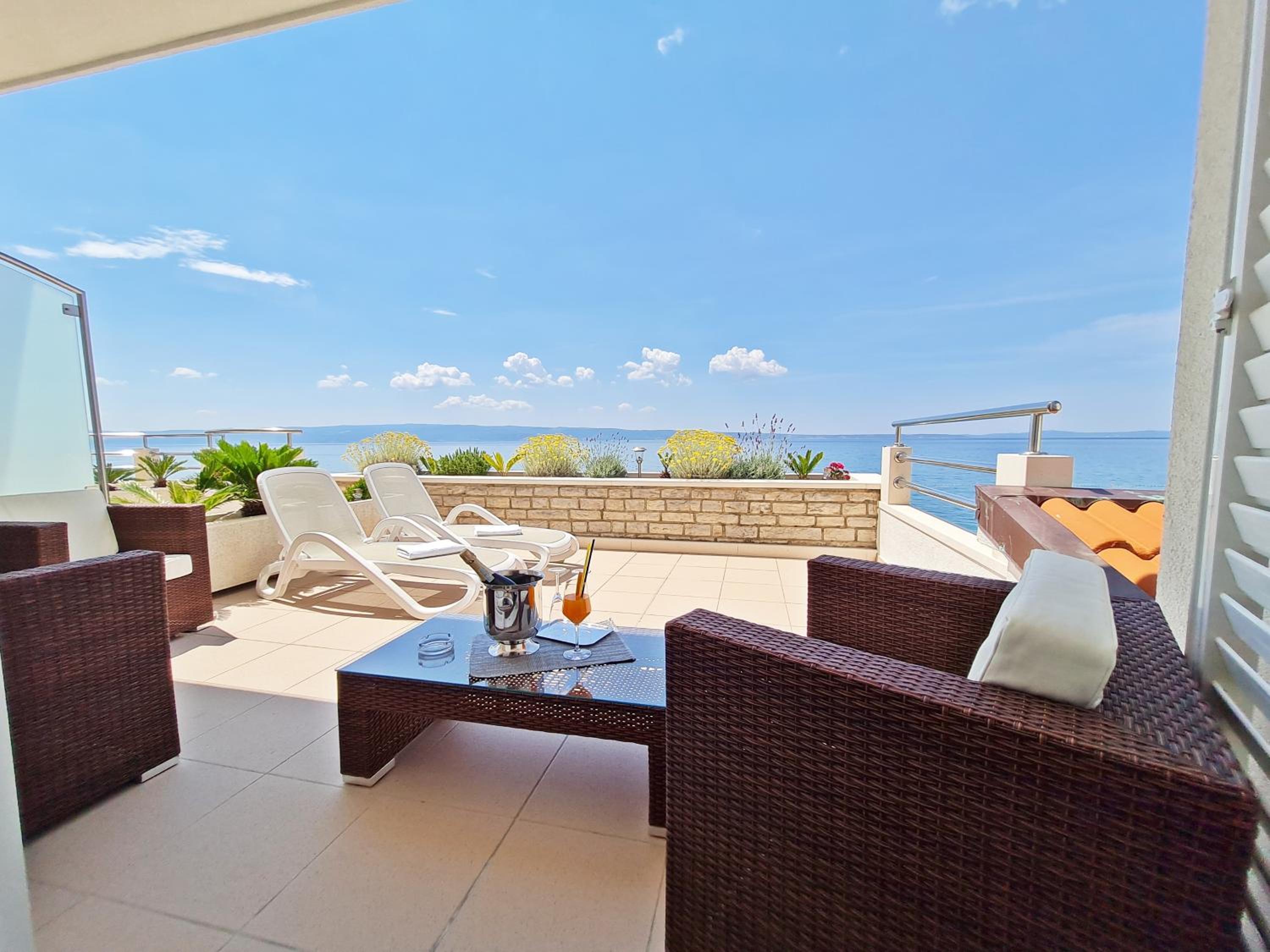 Comfort Double Room with Terrace and Sea View - Photo 15