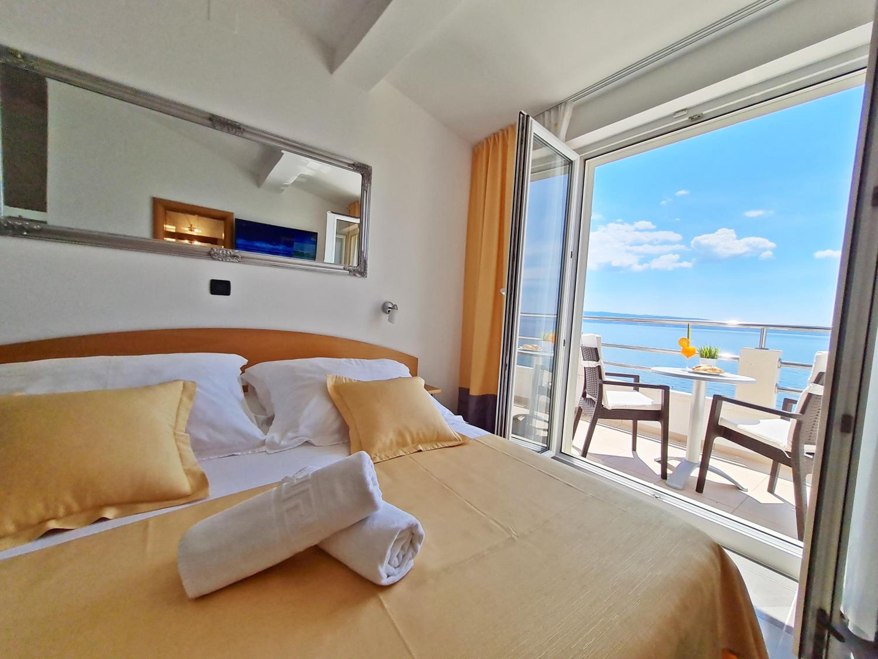 Double Room with Sea View and Balcony - Photo 15