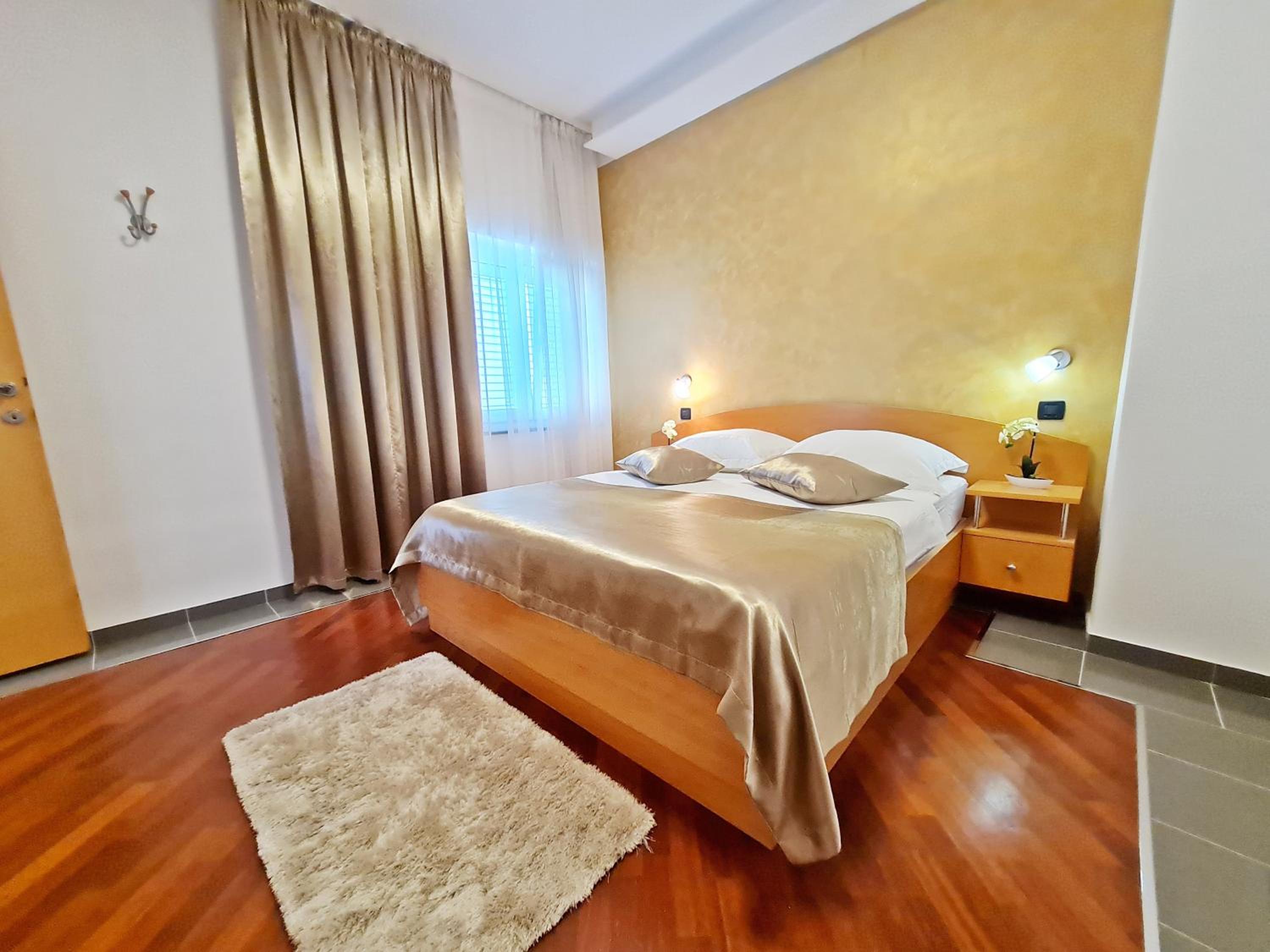 Double Room with Sea View and Balcony - Photo 1