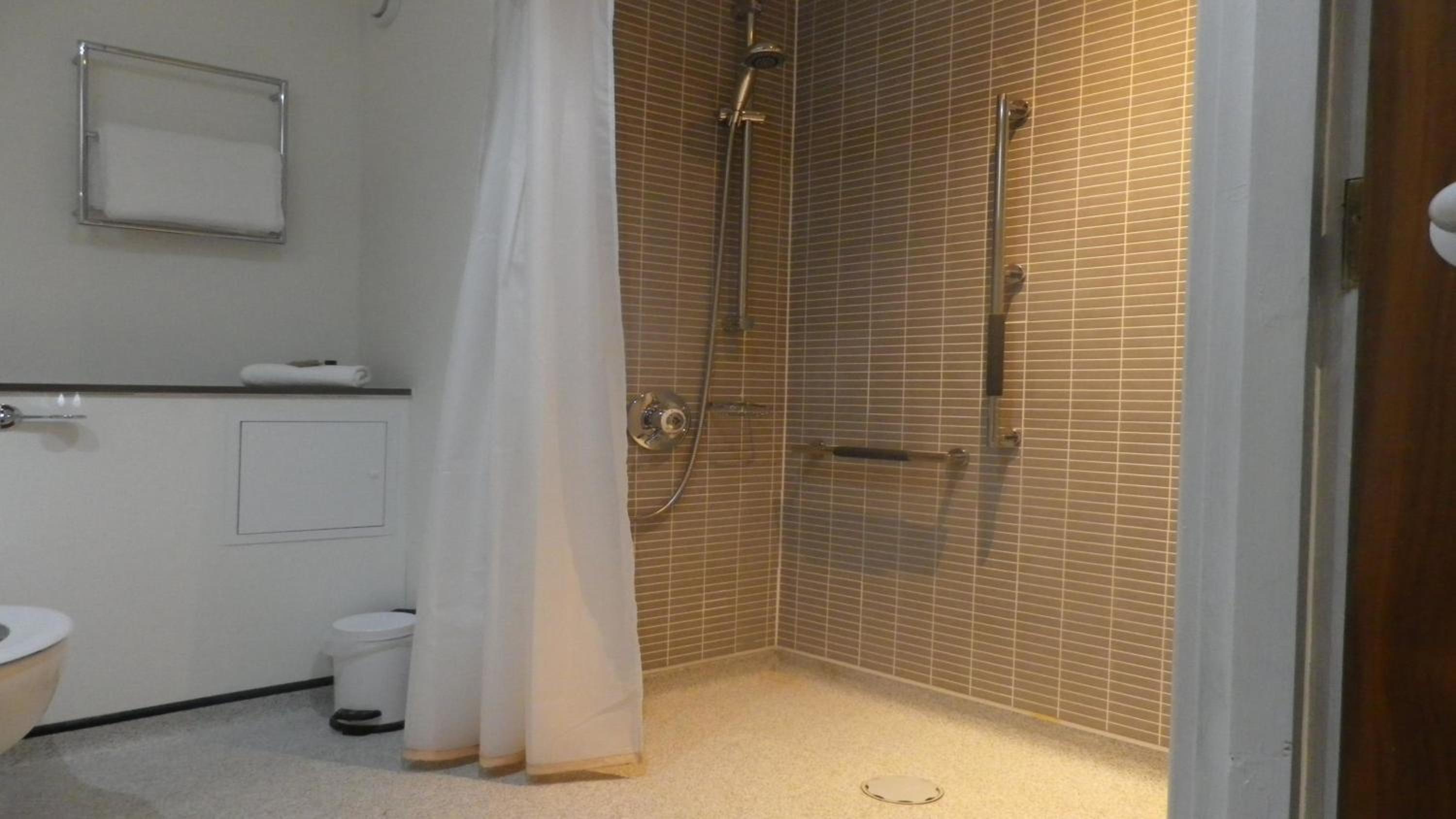 Standard Double Room - Disability Access - Photo 2