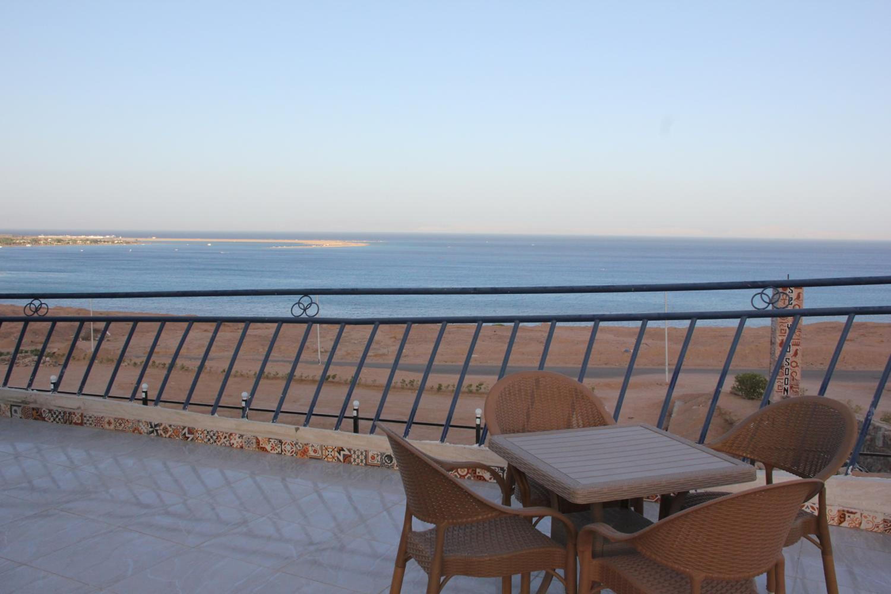 Apartment with Sea View - Photo 2