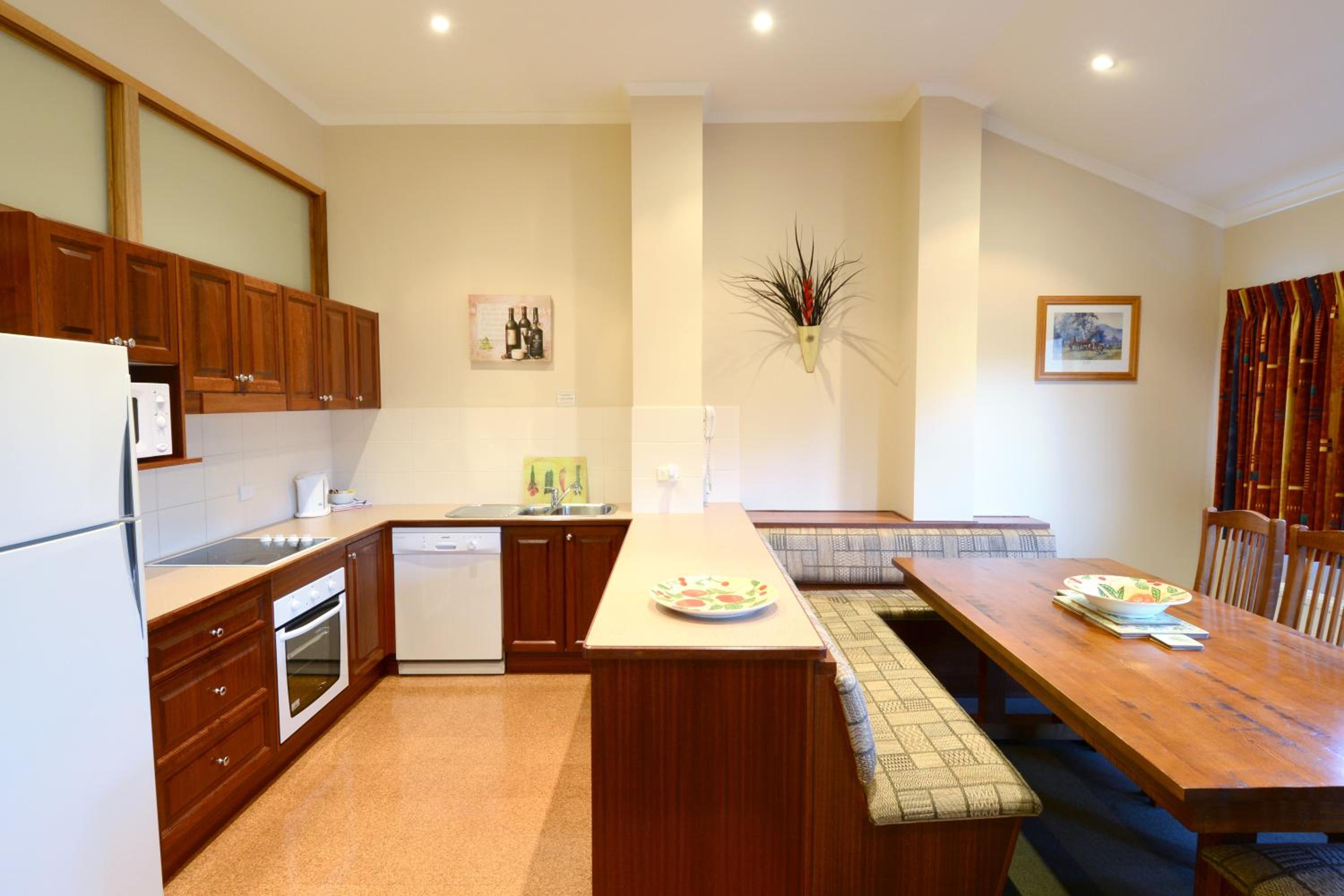 Deluxe Three-Bedroom Apartment (8 Guests) photo 2